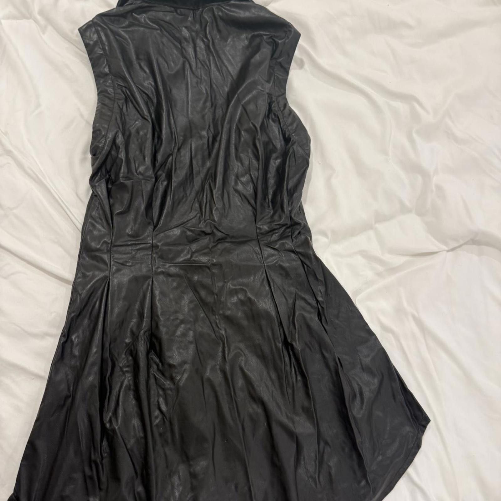 Other OW black faux leather sleeveless mini 🖤 zip front Size ONE SIZE - 6 Thumbnail