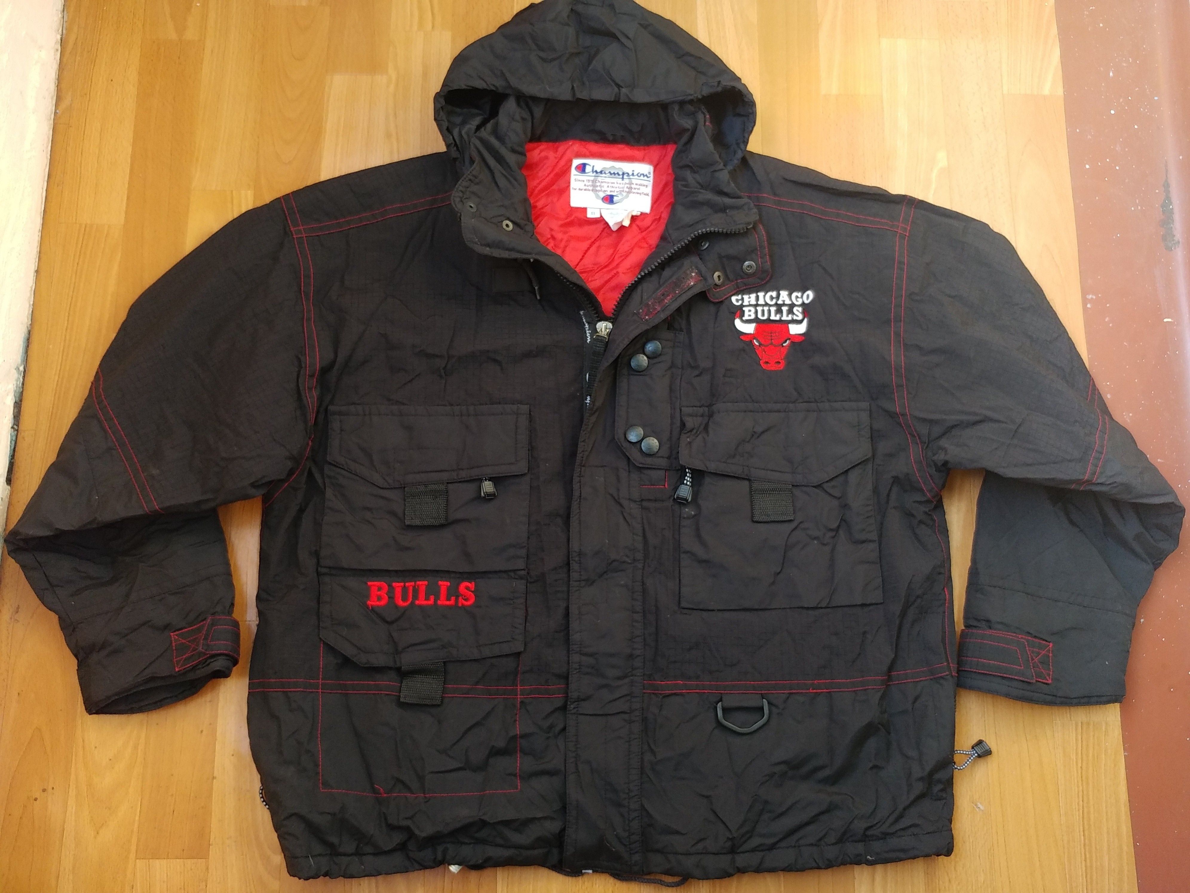 Champion NBA Chicago Bulls jacket, Champion basketball vintage 90s XL Size US XL / EU 56 / 4 - 13 Thumbnail