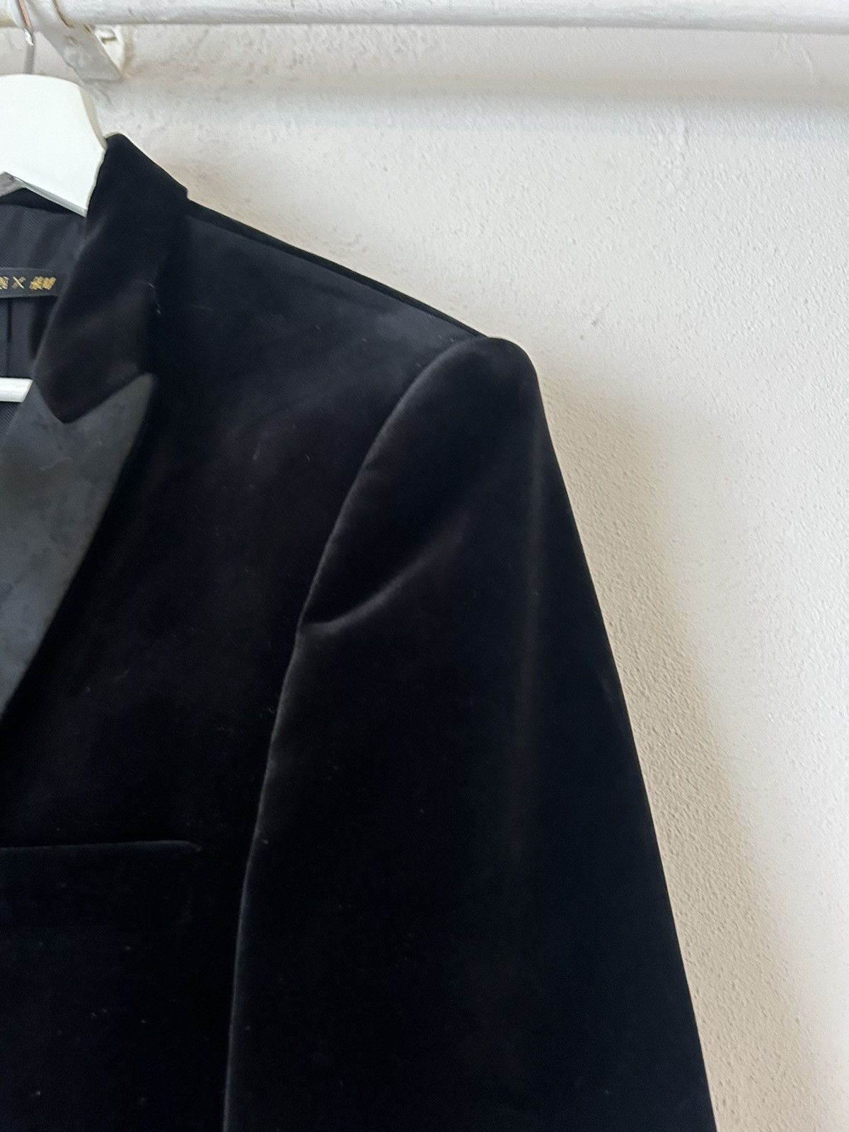 Balmain Balmain x H&M Velvet Blazer with Satin Lapel, Size 46 Size US S / EU 44-46 / 1 - 7 Thumbnail