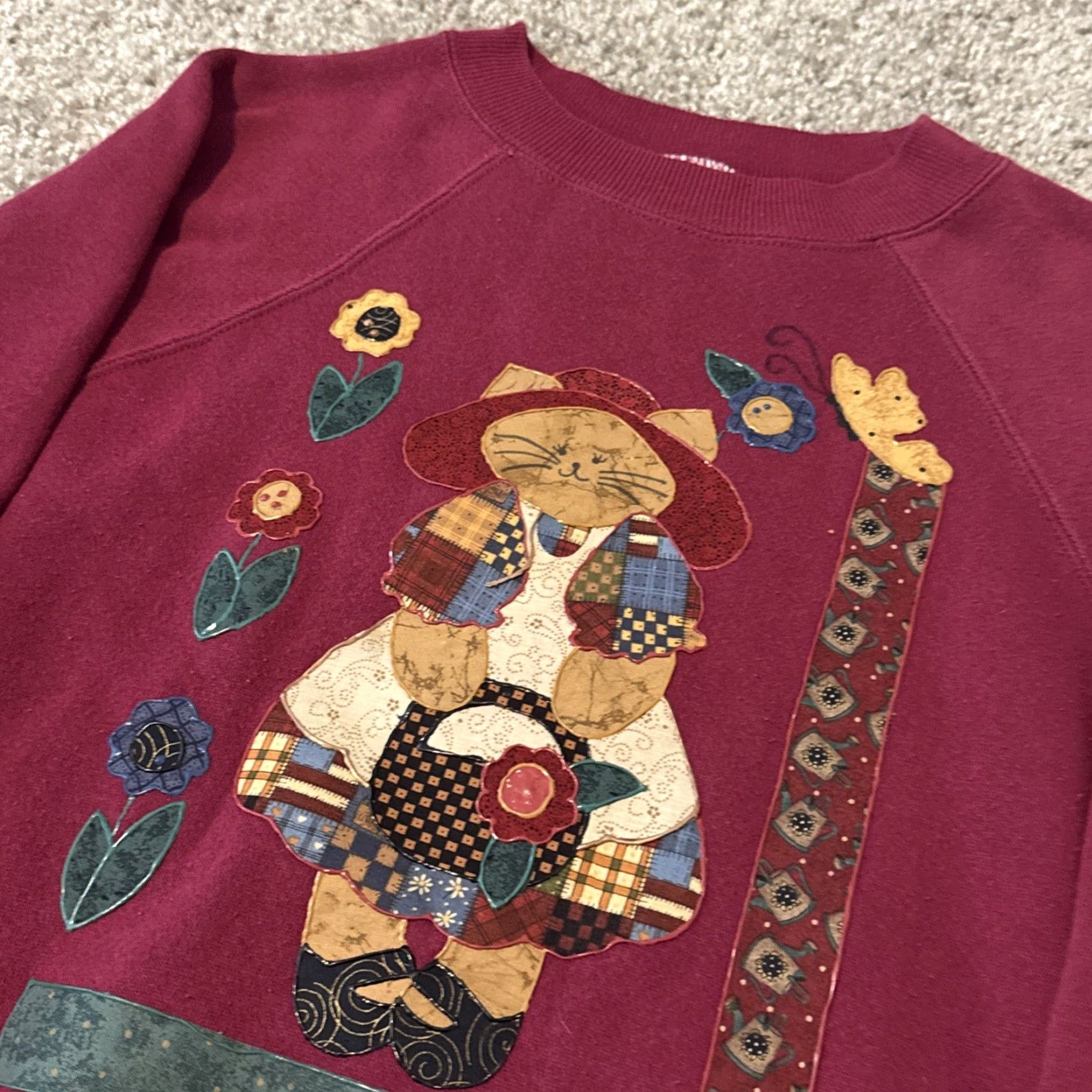 Hanes VINTAGE Hanes Sweatshirt Kitty Cat Red Embroidered Crewneck Medium Unisex Adults Pullover Activewear Size M / US 6-8 / IT 42-44 - 4 Thumbnail