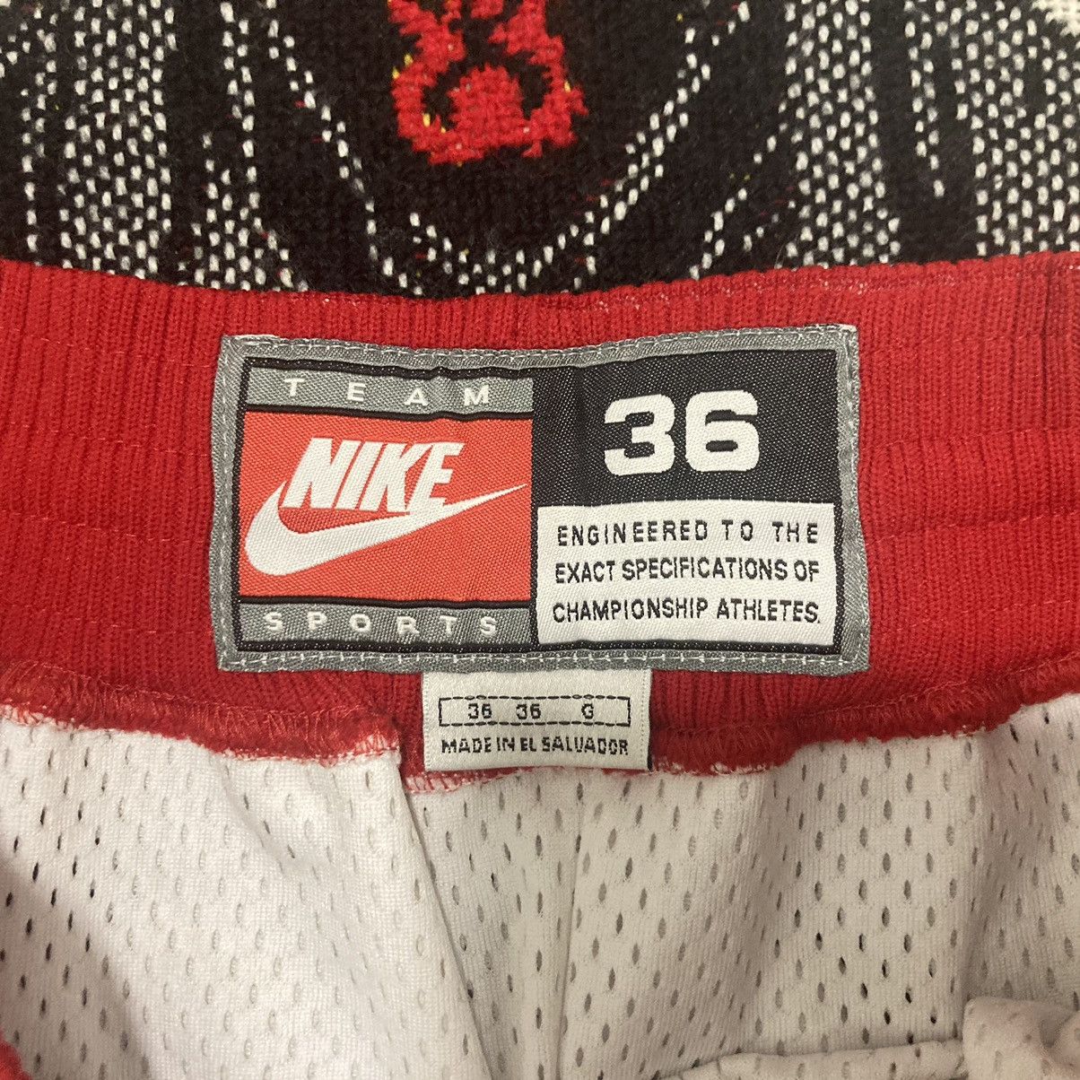 NBA × Nike × Vintage Vintage 90s || Chicago Bulls || Authentic NBA Shorts || Nike Size US 36 / EU 52 - 5 Thumbnail