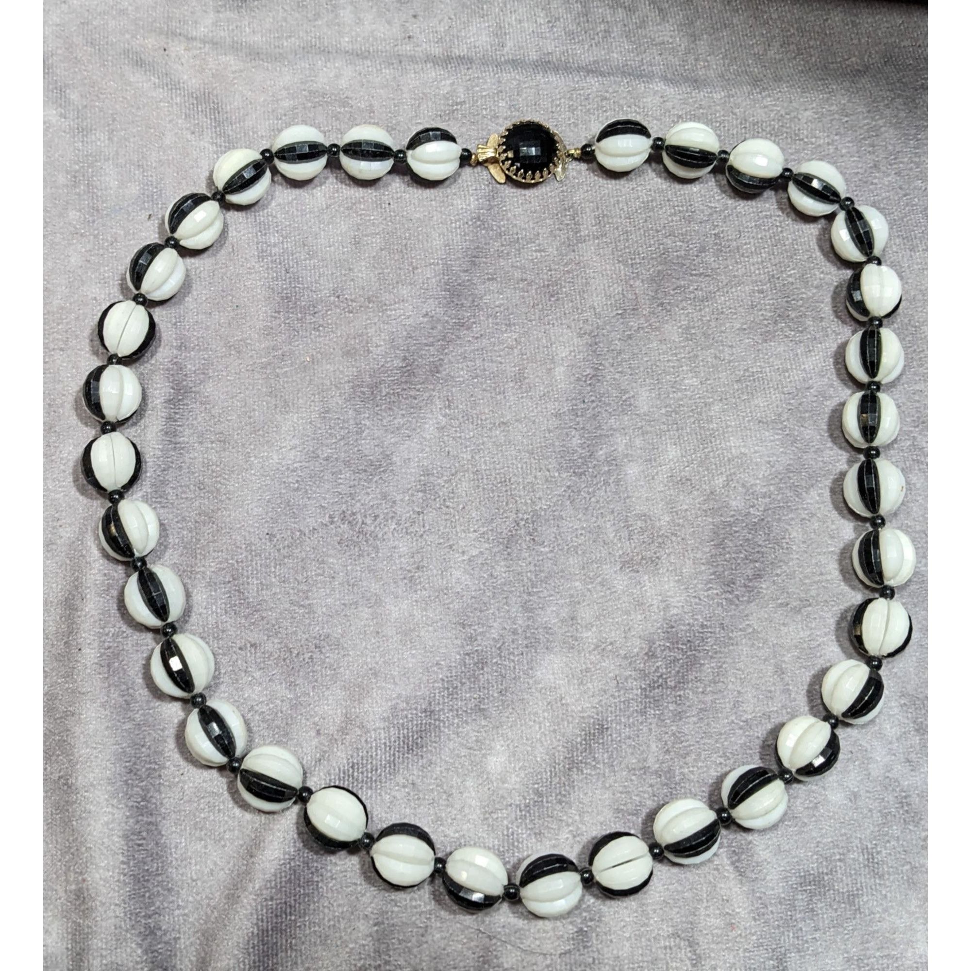 Other Vintage Black And White Hollow Faceted Beaded Necklace Size ONE SIZE - 5 Thumbnail