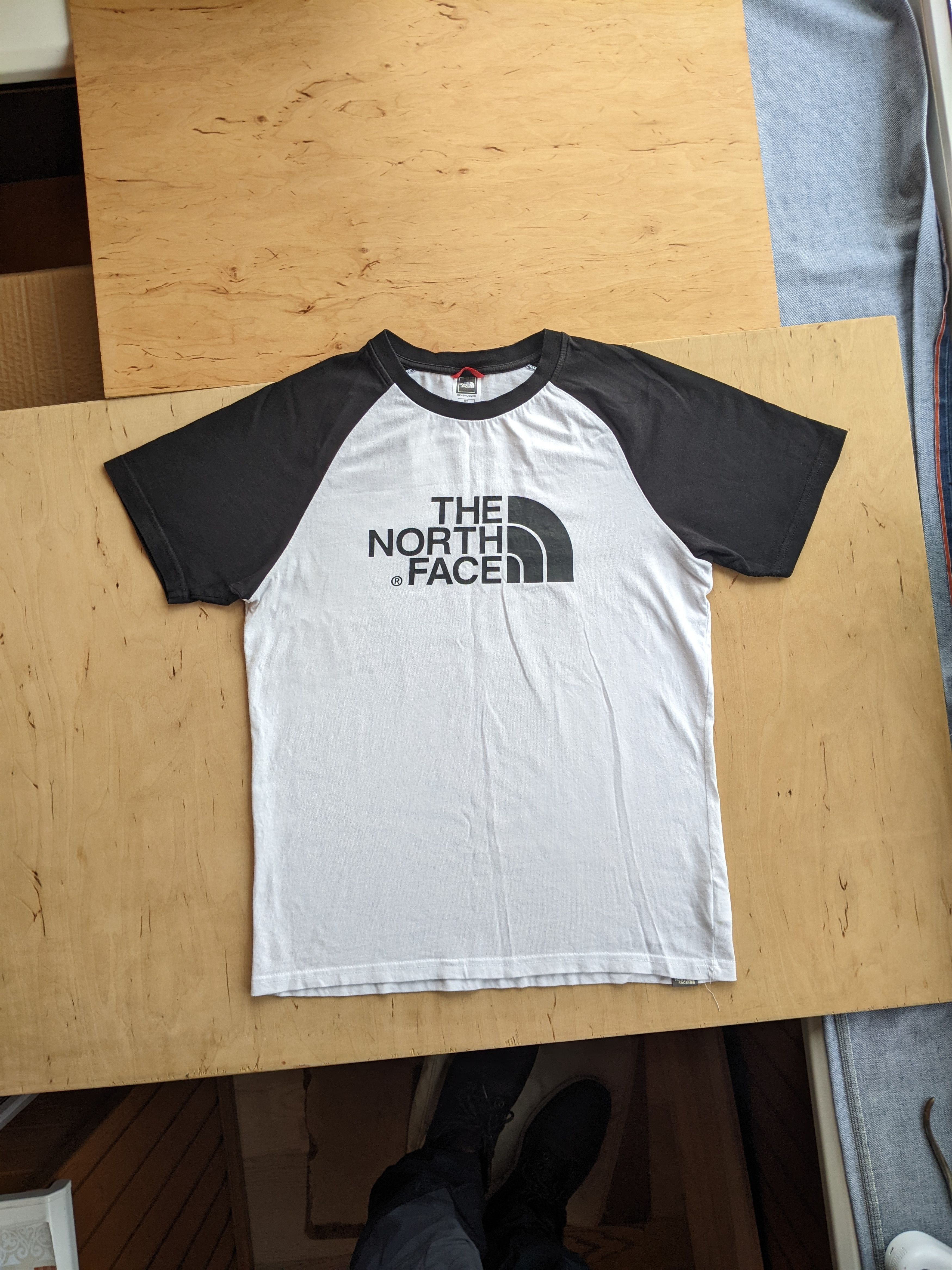 The North Face The North Face Big Logo Black/White Tshirt Size S vintage Size US S / EU 44-46 / 1 - 3 Thumbnail