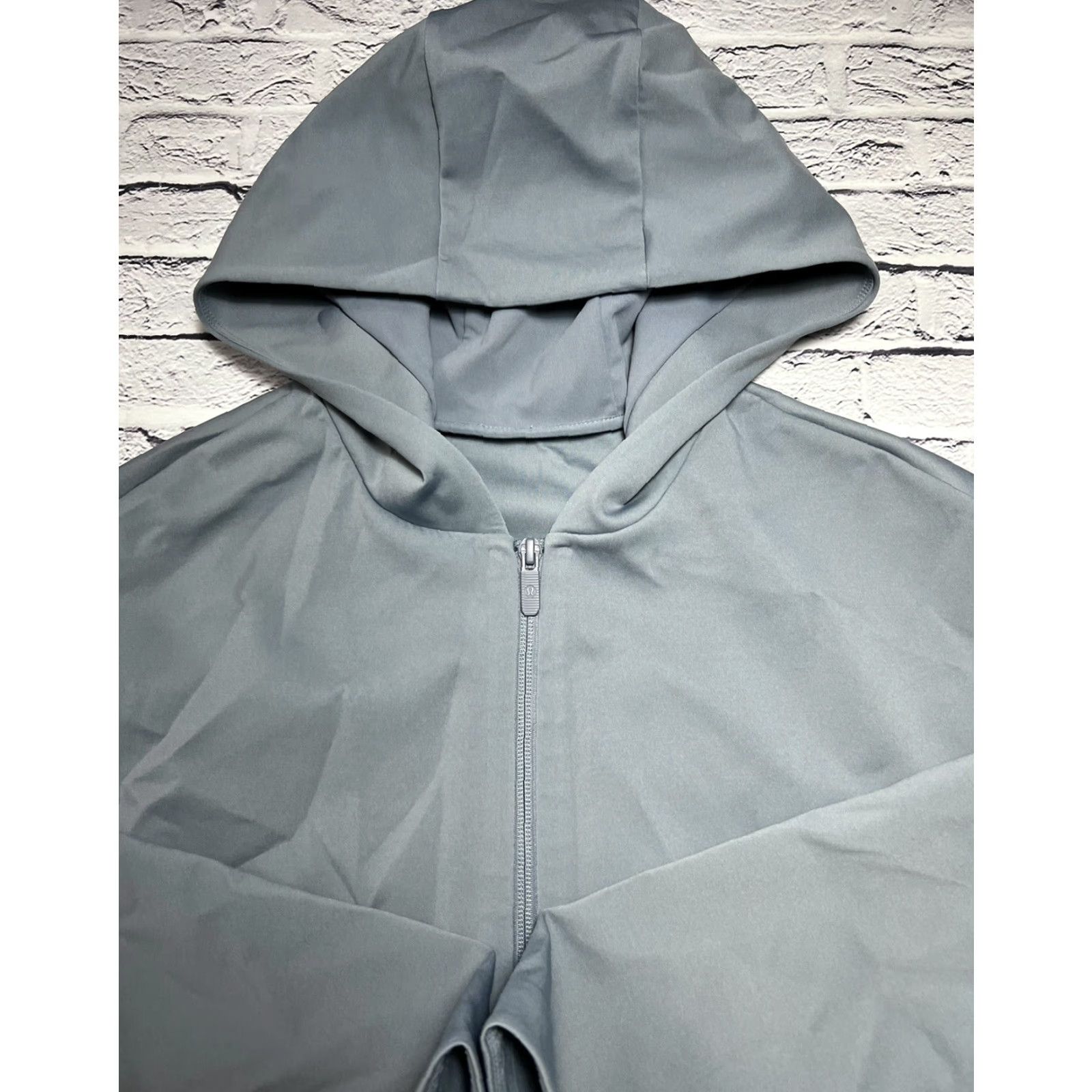 Lululemon Lululemon Shaped Jacket Bomber Jacket Women's Sterling Spacer Short Sleeve Zip Casual Workwear 2 Slim Athletic Model: Lululemon Shaped Jacket Womens Size XS / US 0-2 / IT 36-38 - 4 Thumbnail