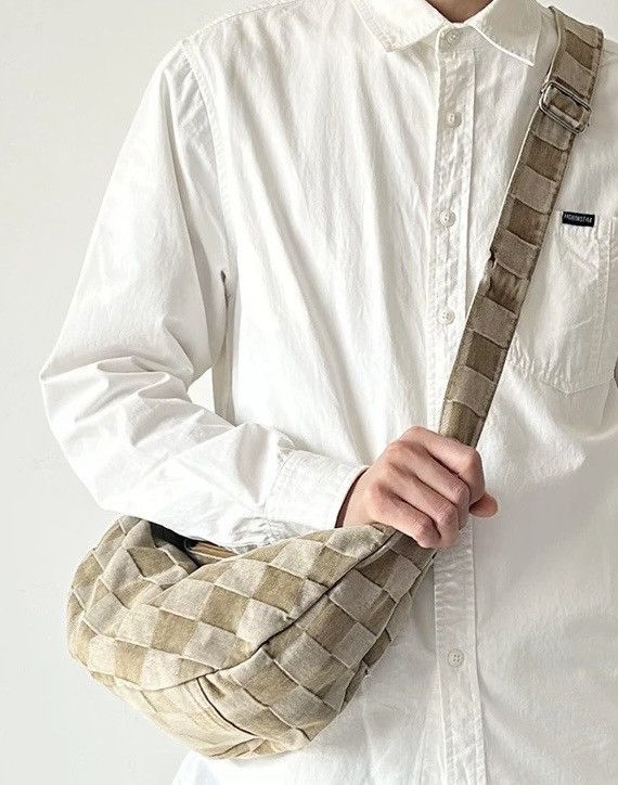 Japanese Brand 2000s aesthetic outdoor checkerboard messenger bag hobo bag Size ONE SIZE - 2 Thumbnail