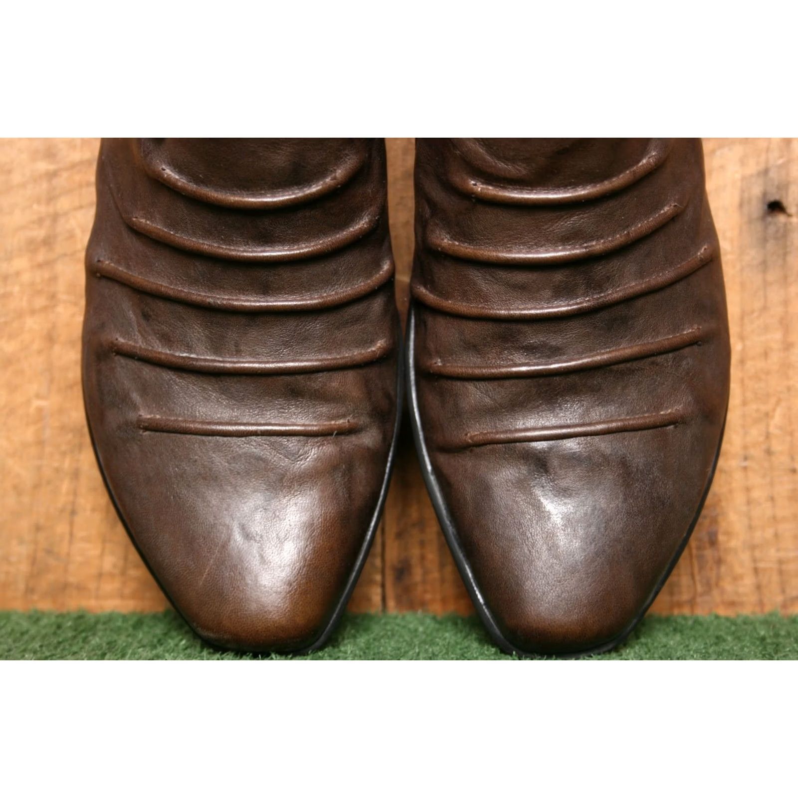 Vintage THINK! Brown Leather Pleated Dual Gore Slip-On Loafer EUR 38 | US 7.5-8 Womens Shoes Size US 7.5 / IT 37.5 - 5 Thumbnail