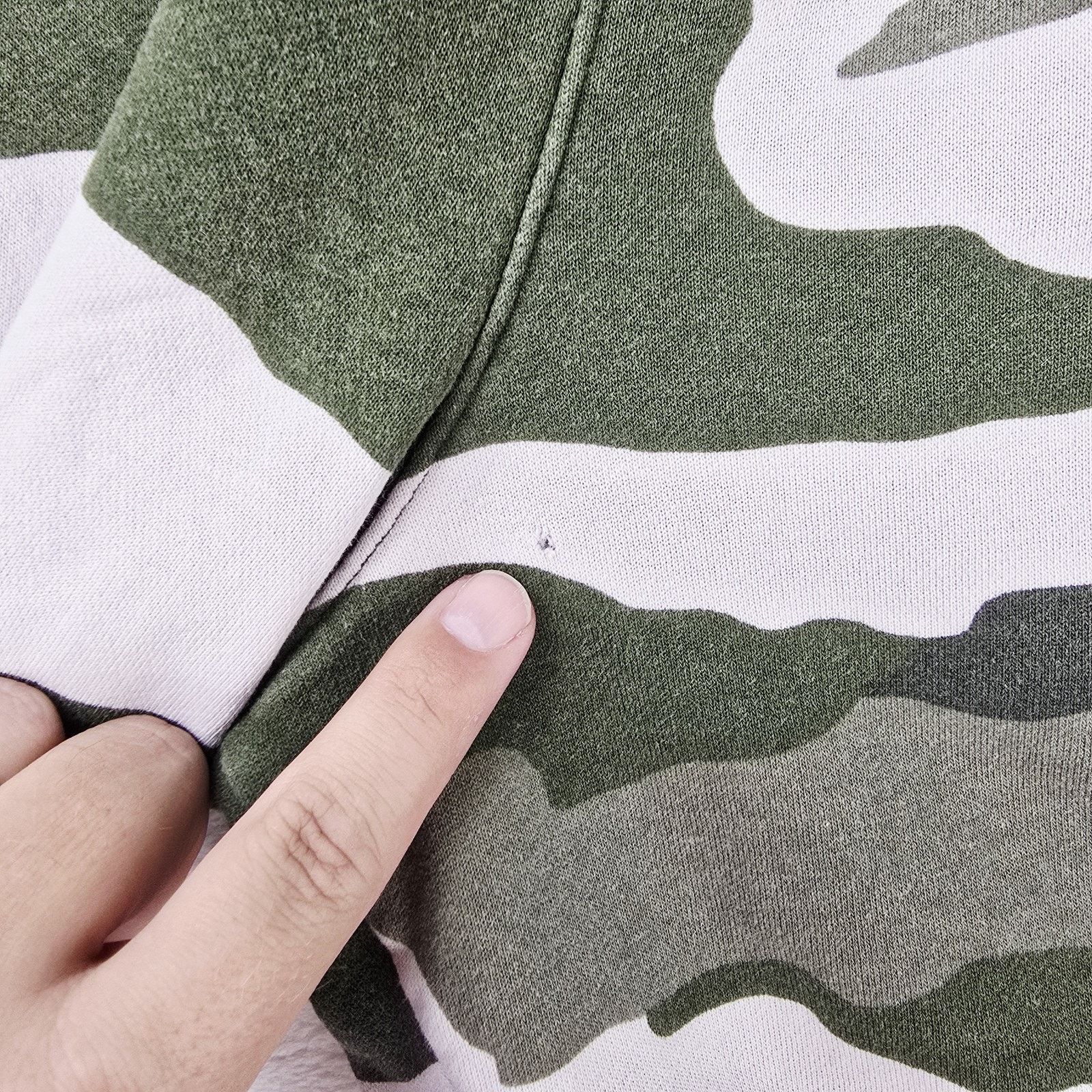 Nike Nike Sportswear Club Fleece Shorts Mens Medium Green Camo Size US 34 / EU 50 - 6 Thumbnail