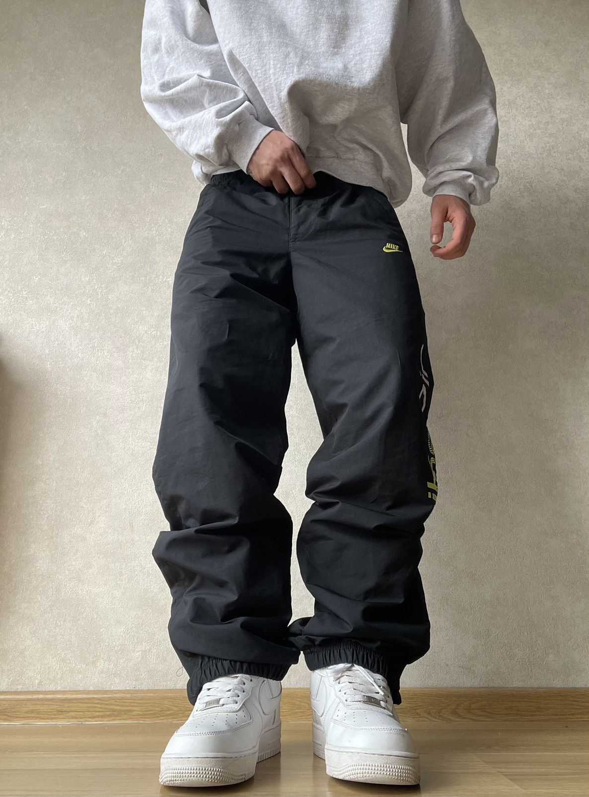 Nike Vintage Nike Air Logo Baggy Parachute Track Pants Size S Size US 34 / EU 50 - 4 Thumbnail