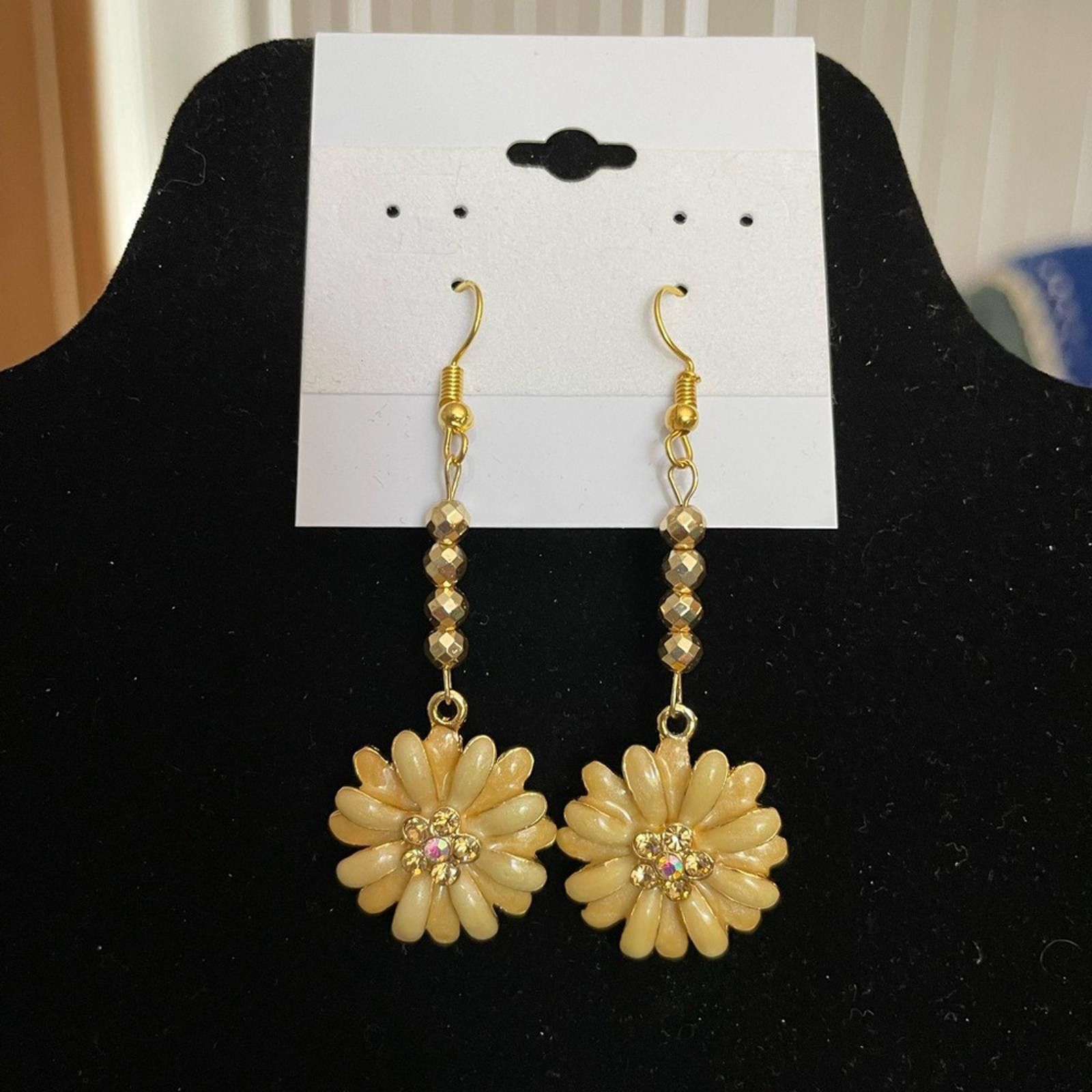 2120 Handcrafted Handcrafted Enamel Flower Earrings With Rhinestones Size ONE SIZE - 1 Thumbnail