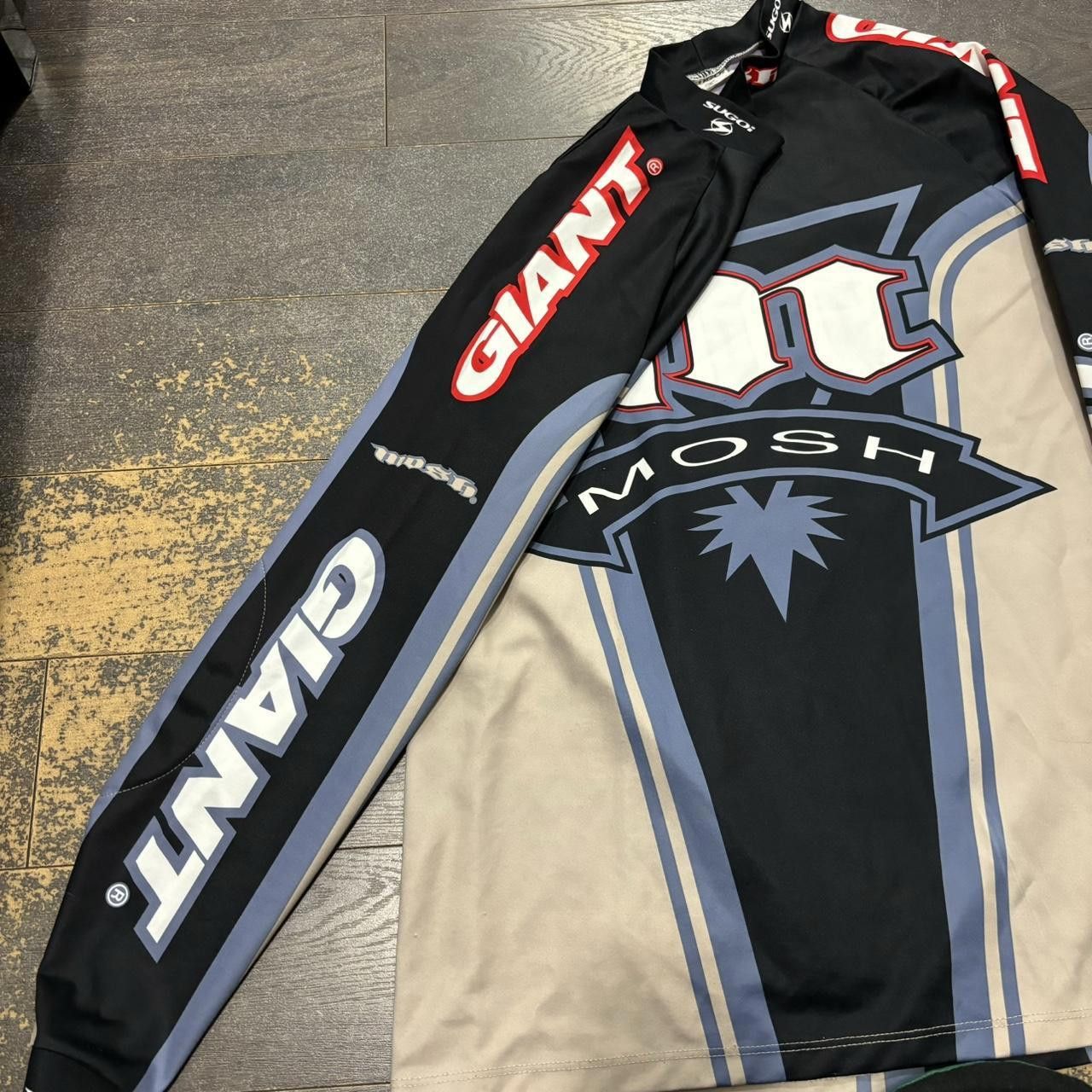 Designer Vintage sugoi giant mosh long sleeve athletic shirt L 00s Size US L / EU 52-54 / 3 - 5 Thumbnail
