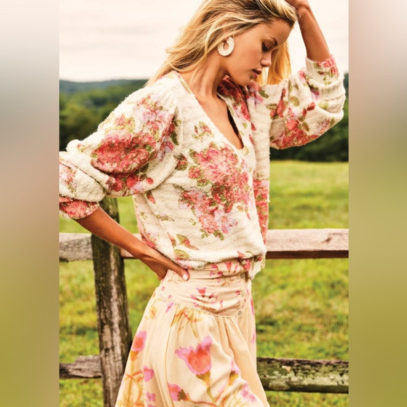 Free People 🎉LAST PIECE🎉FREE PEOPLE Bed Of Roses Sweater Size S / US 4 / IT 40 - 2 Thumbnail