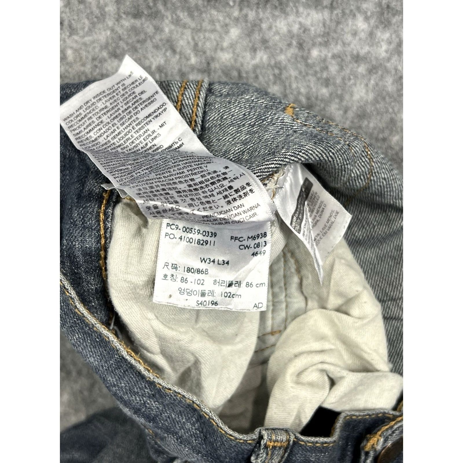 Levi's VINTAGE Levi's 559 Jeans Mens Regular Straight Dark Wash 34x34 Denim 5-Pocket Logo Classic Modern Size US 34 / EU 50 - 7 Thumbnail