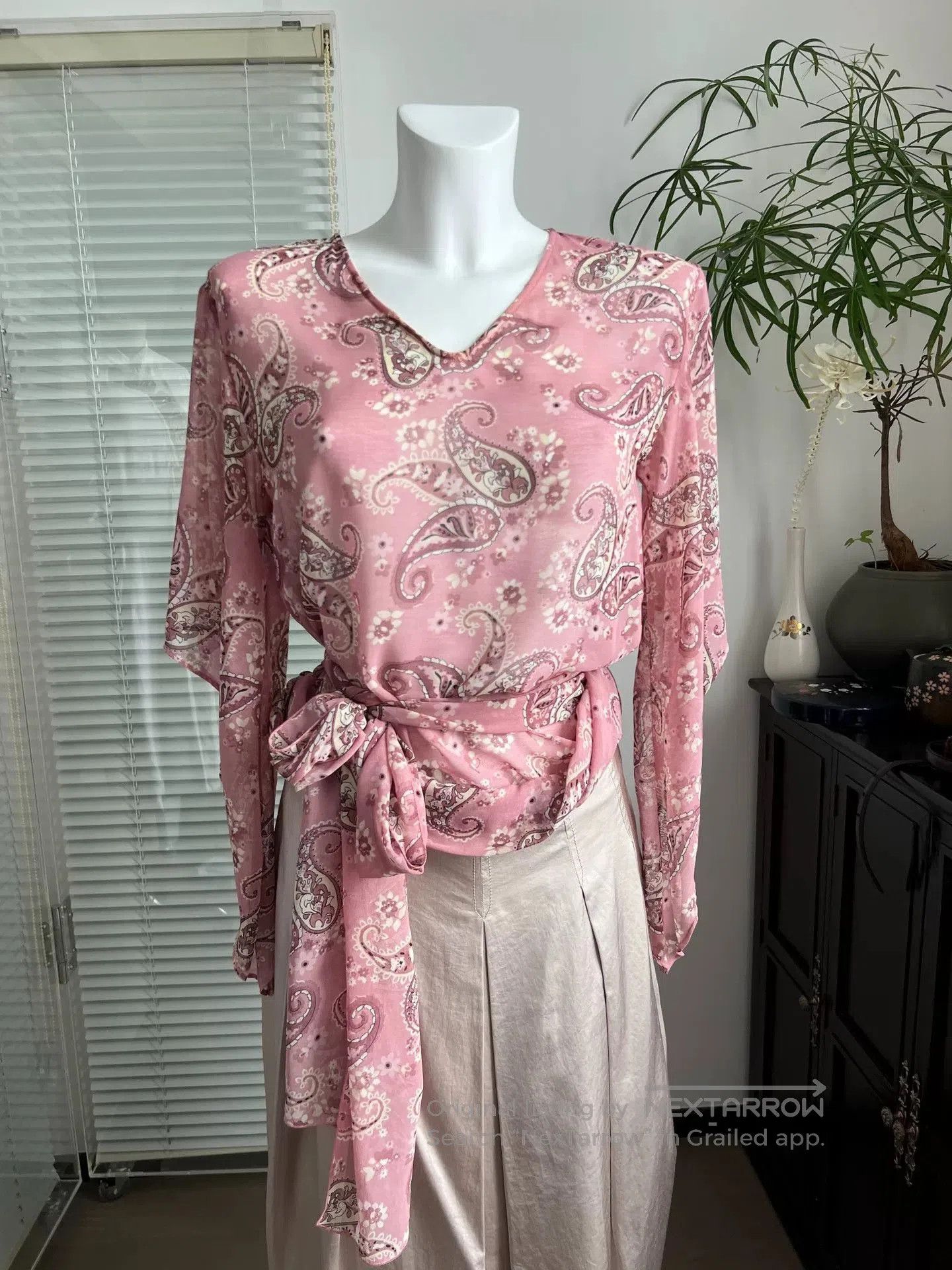 Other Vintage Pink Paisley Ruffled Sleeve Blouse. Size M / US 6-8 / IT 42-44 - 6 Thumbnail