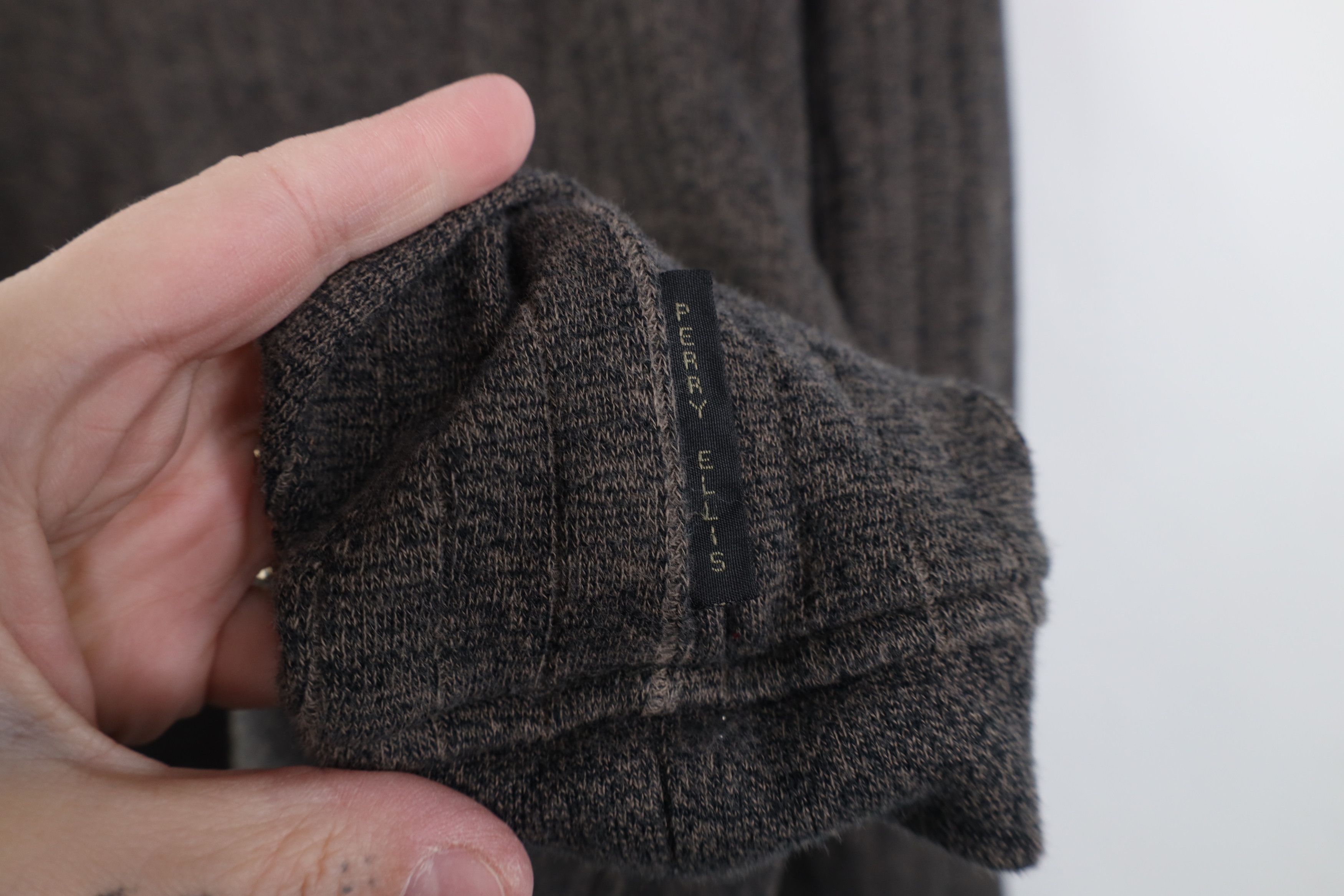 Vintage Vintage 90s Perry Ellis Ribbed Knit V-Neck Sweater Brown Size US L / EU 52-54 / 3 - 5 Thumbnail