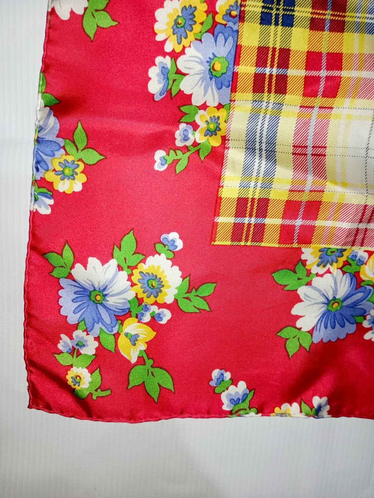 Kenzo KENZO Tokyo JAPAN Red Floral Checkered Vintage Silk Scarf Size ONE SIZE - 5 Thumbnail
