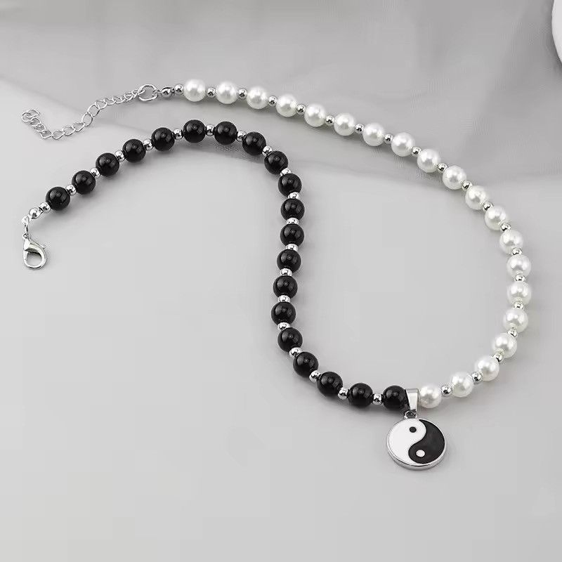 Jewelry Black and White Round Pendant Pearl Necklace Size ONE SIZE - 4 Thumbnail