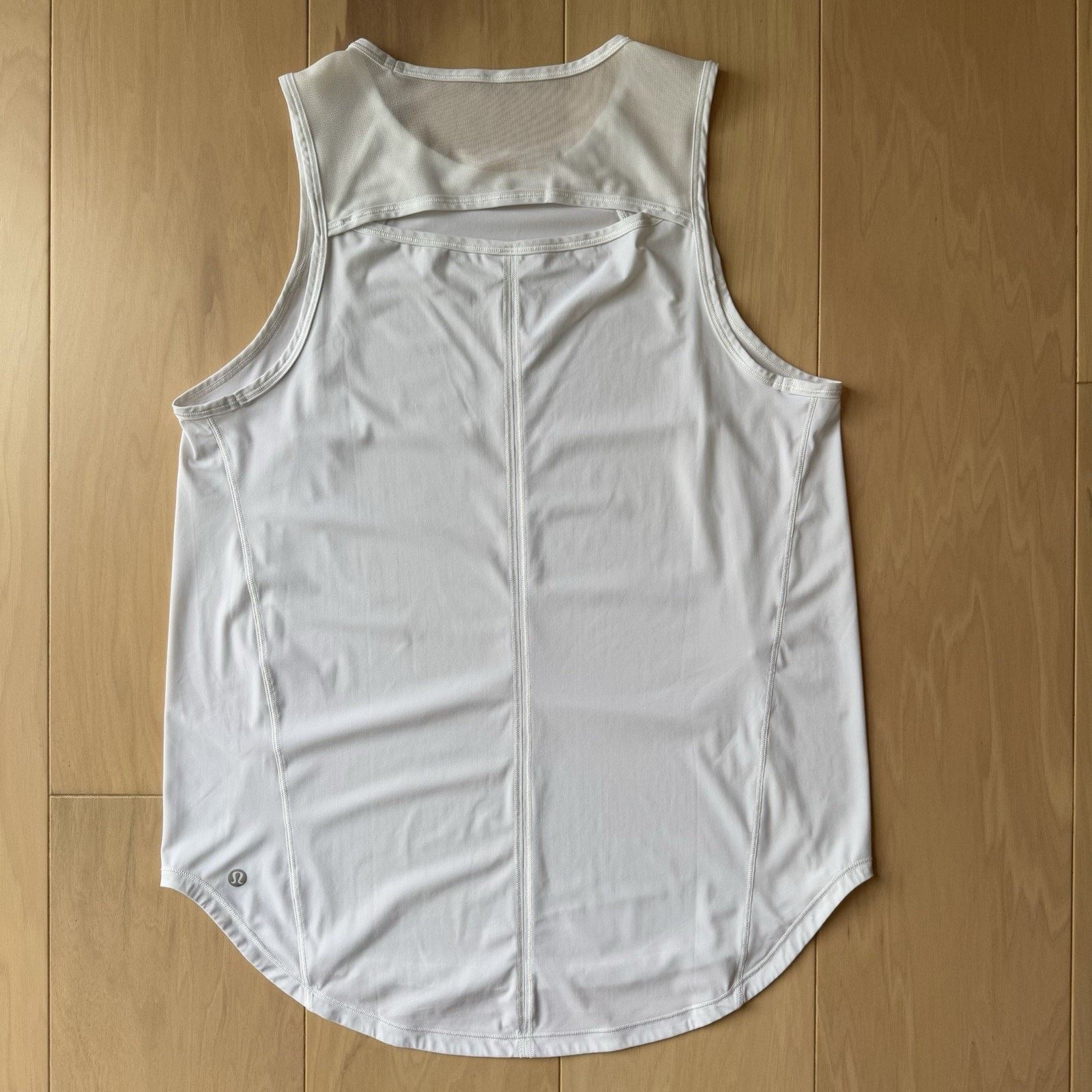 Lululemon Lululemon Tank Top Women's 6 White Vent Surge Workout Size M / US 6-8 / IT 42-44 - 6 Thumbnail