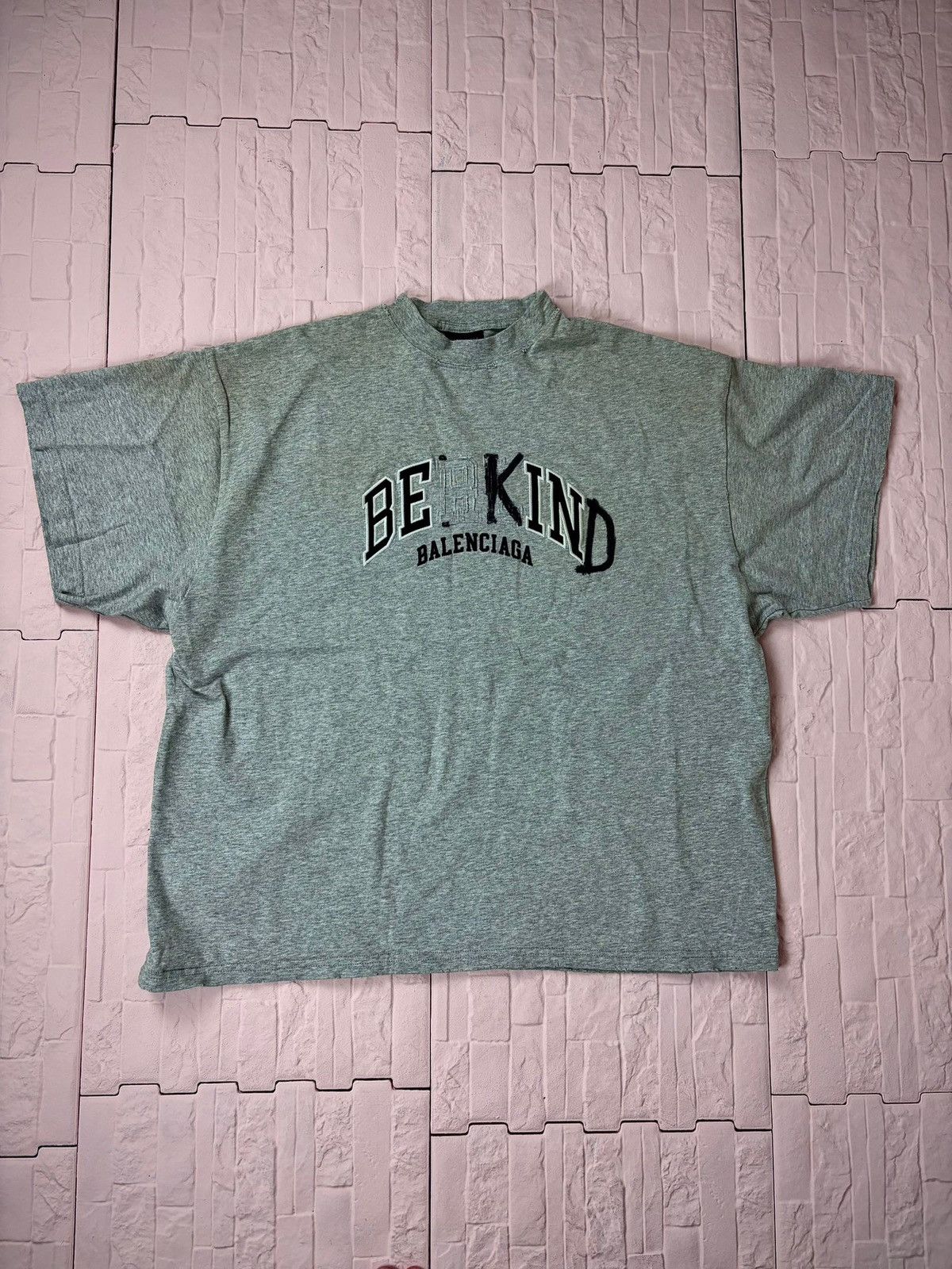 Balenciaga Balenciaga "Be Kind" T-Shirt Size US S / EU 44-46 / 1 - 1 Thumbnail