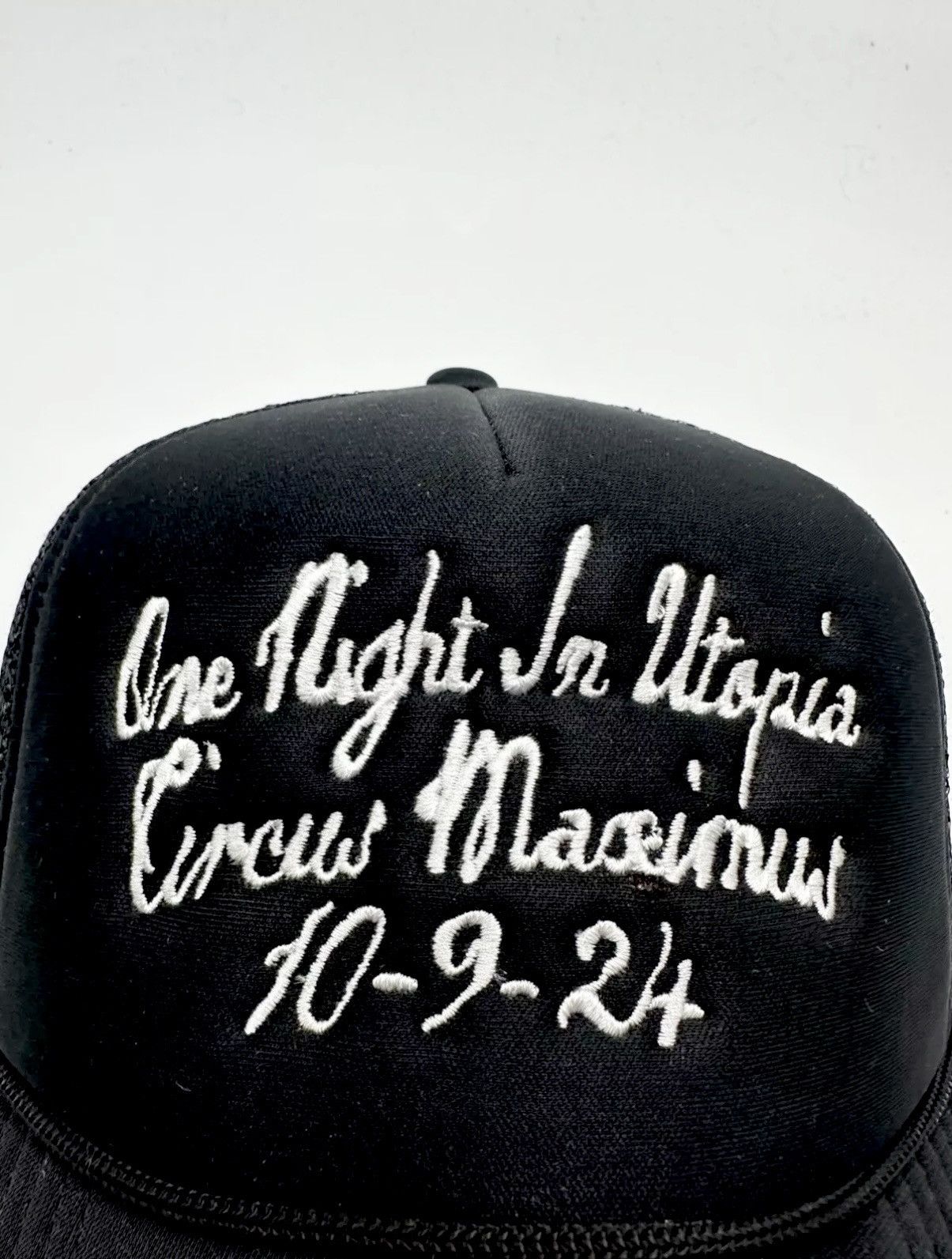 Travis Scott Travis Scott One Night In Utopia Logo Graphic Trucker Hat Size ONE SIZE - 4 Thumbnail