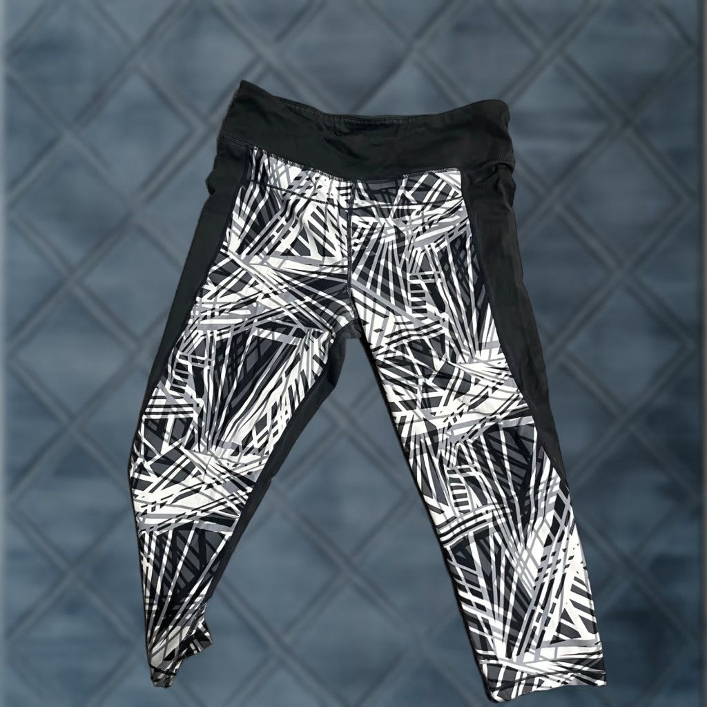 Calvin Klein Calvin Klein Womens Cropped Compression legging Black White Geometric Large Dist Size 36" / US 14 / IT 50 - 1 Thumbnail