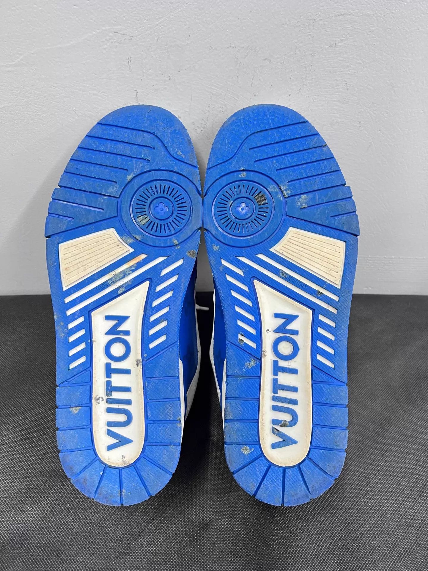 Louis Vuitton Lv Trainer White/Blue Embossed Sneaker EU39.5 MINT Size US 6.5 / EU 39-40 - 7 Thumbnail