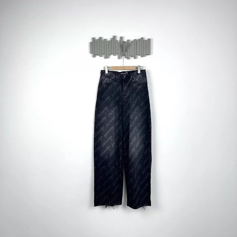 Balenciaga Balenciaga SS22 Full Logo Wide Leg Jeans 2502-Nextarrow Size US 28 / EU 44 - 1 Thumbnail