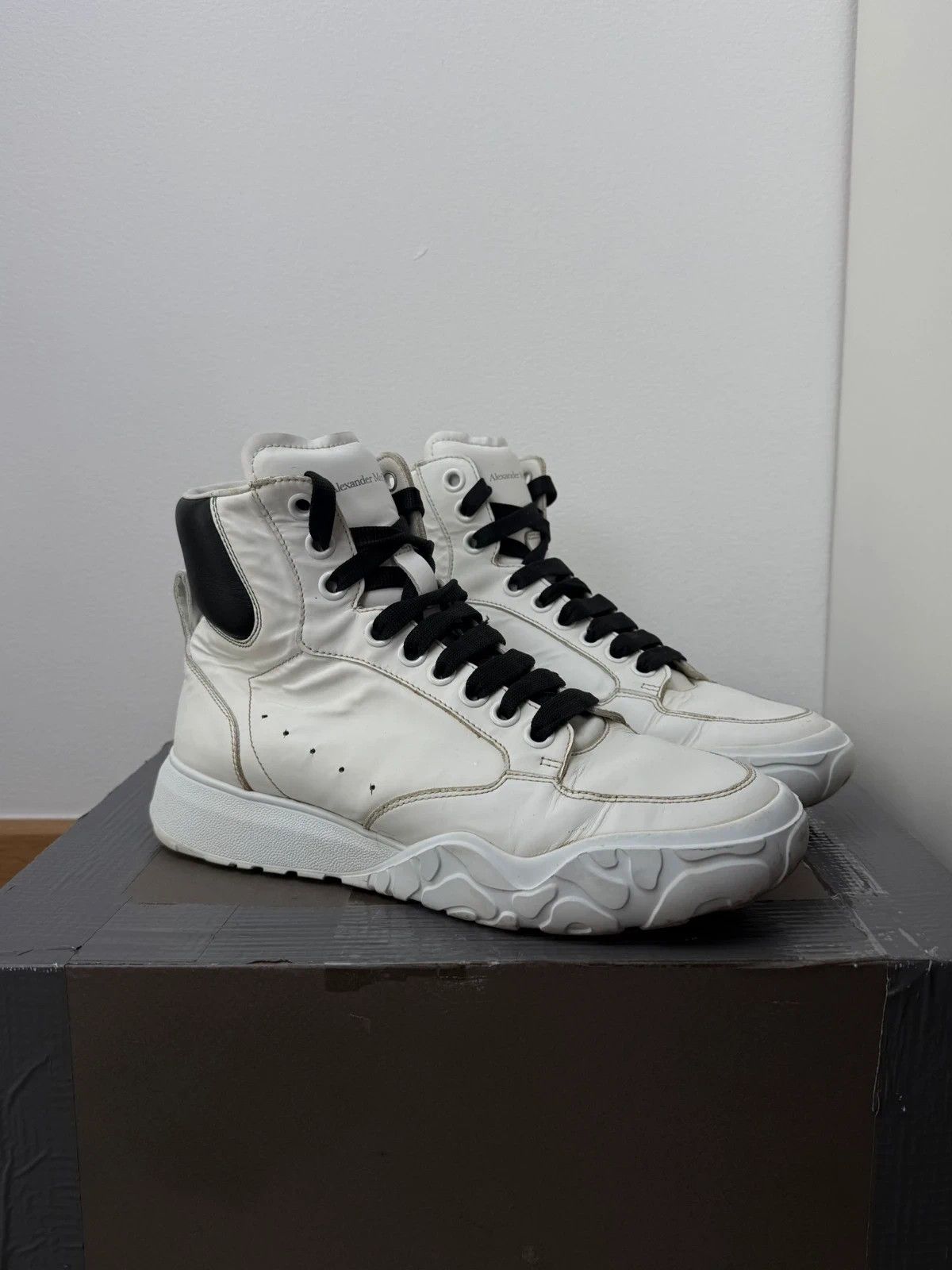 Alexander McQueen Alexander McQueen shoes sneakers luxury old money Size US 7 / EU 40 - 1 Thumbnail