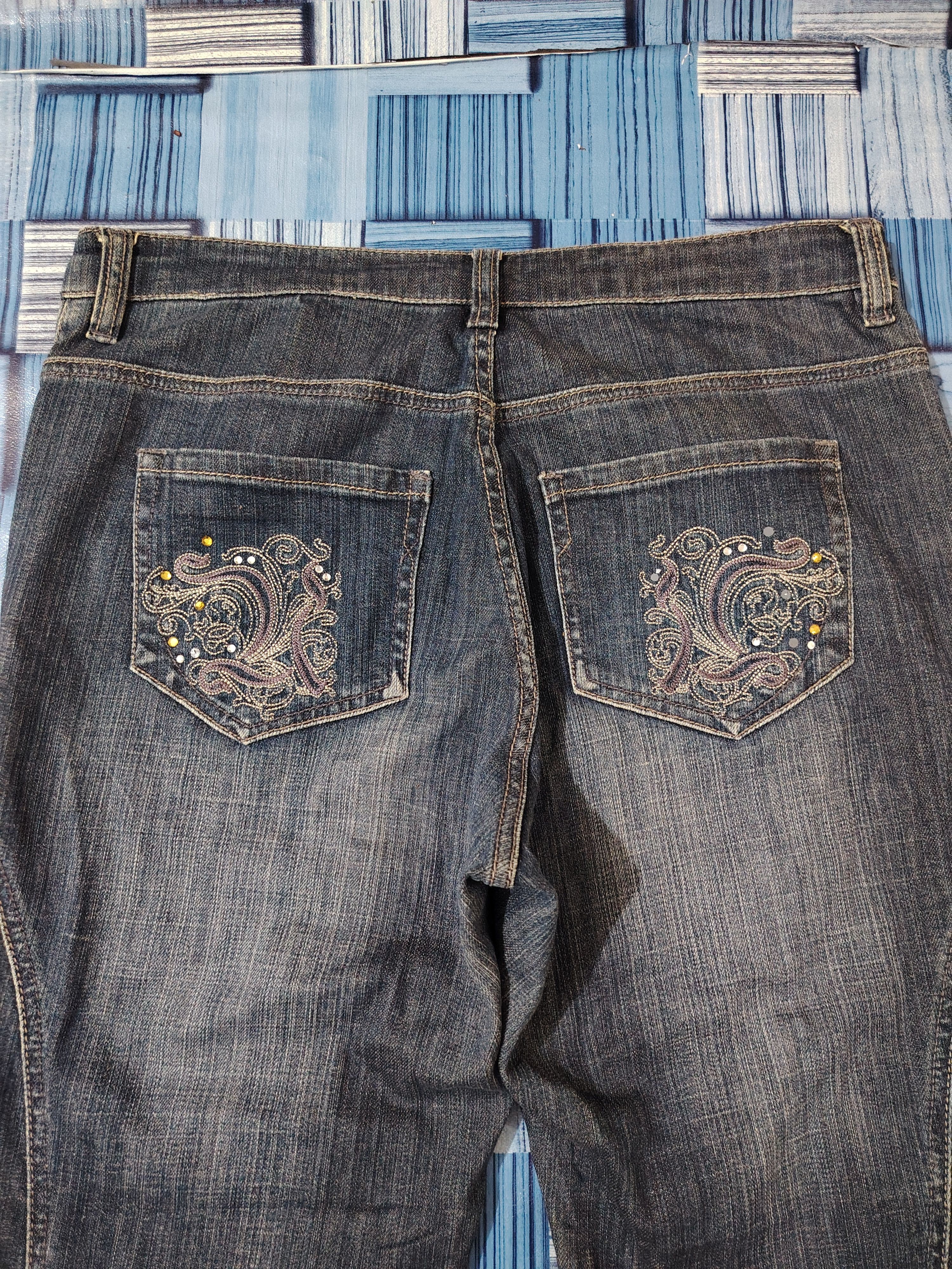 Who Decides War Japan Stylish Jeans Gold Bead Embroidered Flared jeans Twist Size US 32 / EU 48 - 13 Thumbnail