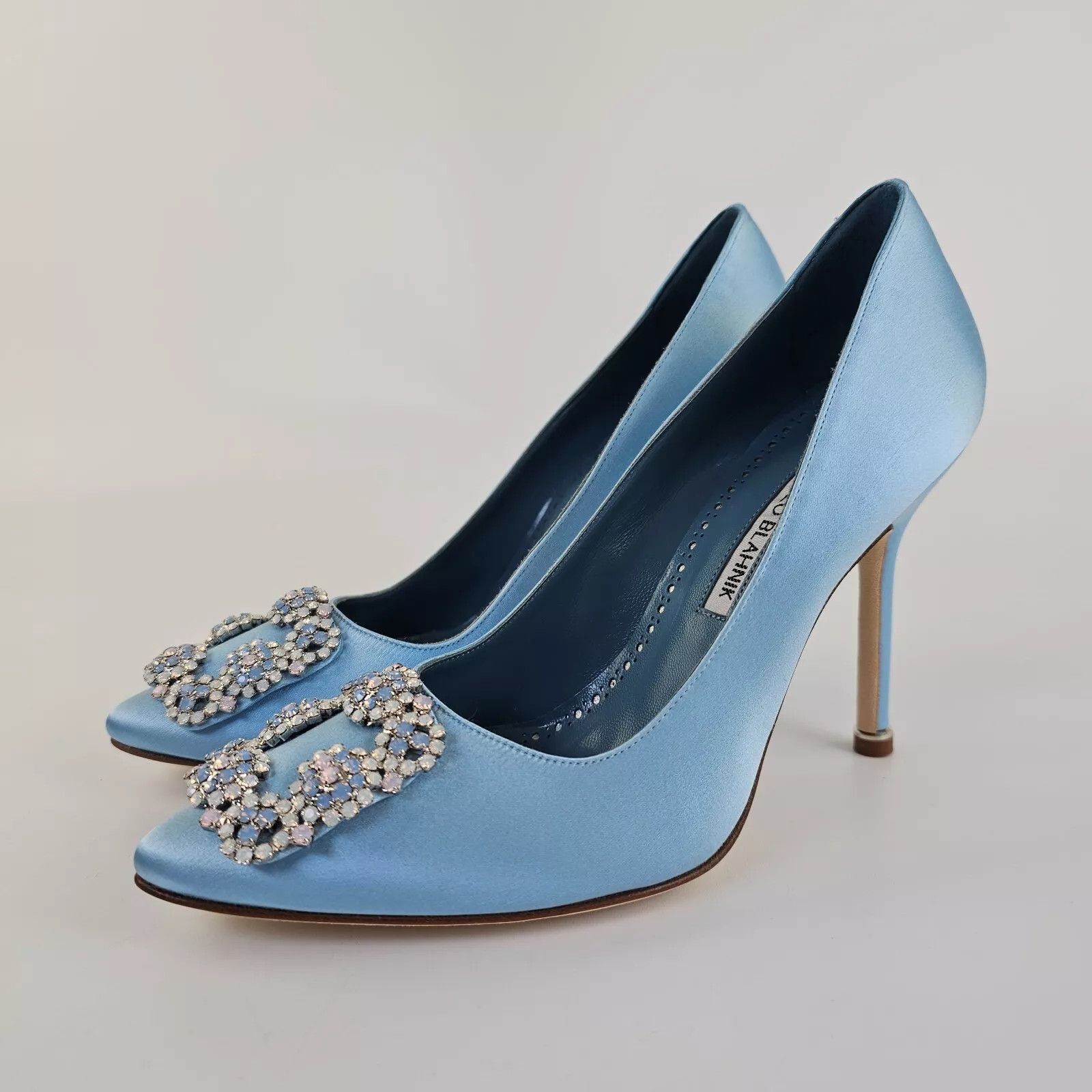 Manolo blahnik hangisi 9 hot sale