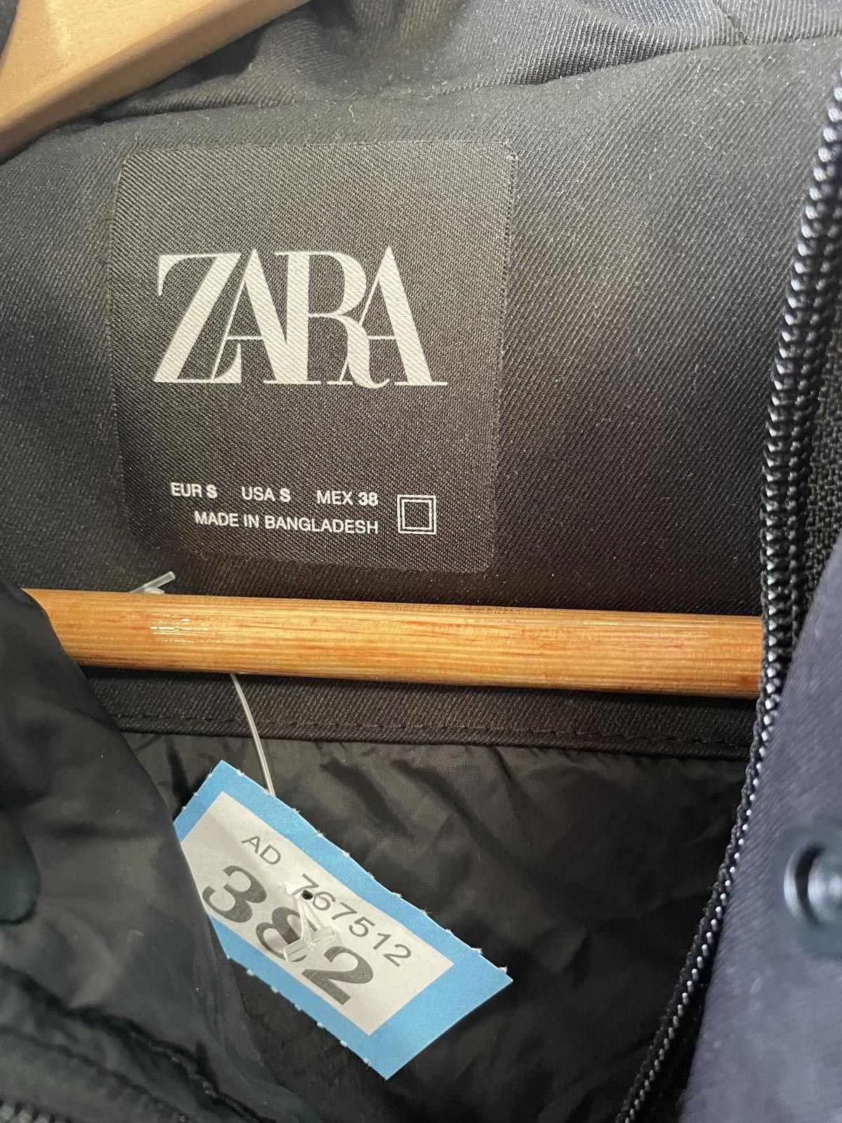 Zara Zara Men's Black Puffer Vest with Hood Size US S / EU 44-46 / 1 - 3 Thumbnail