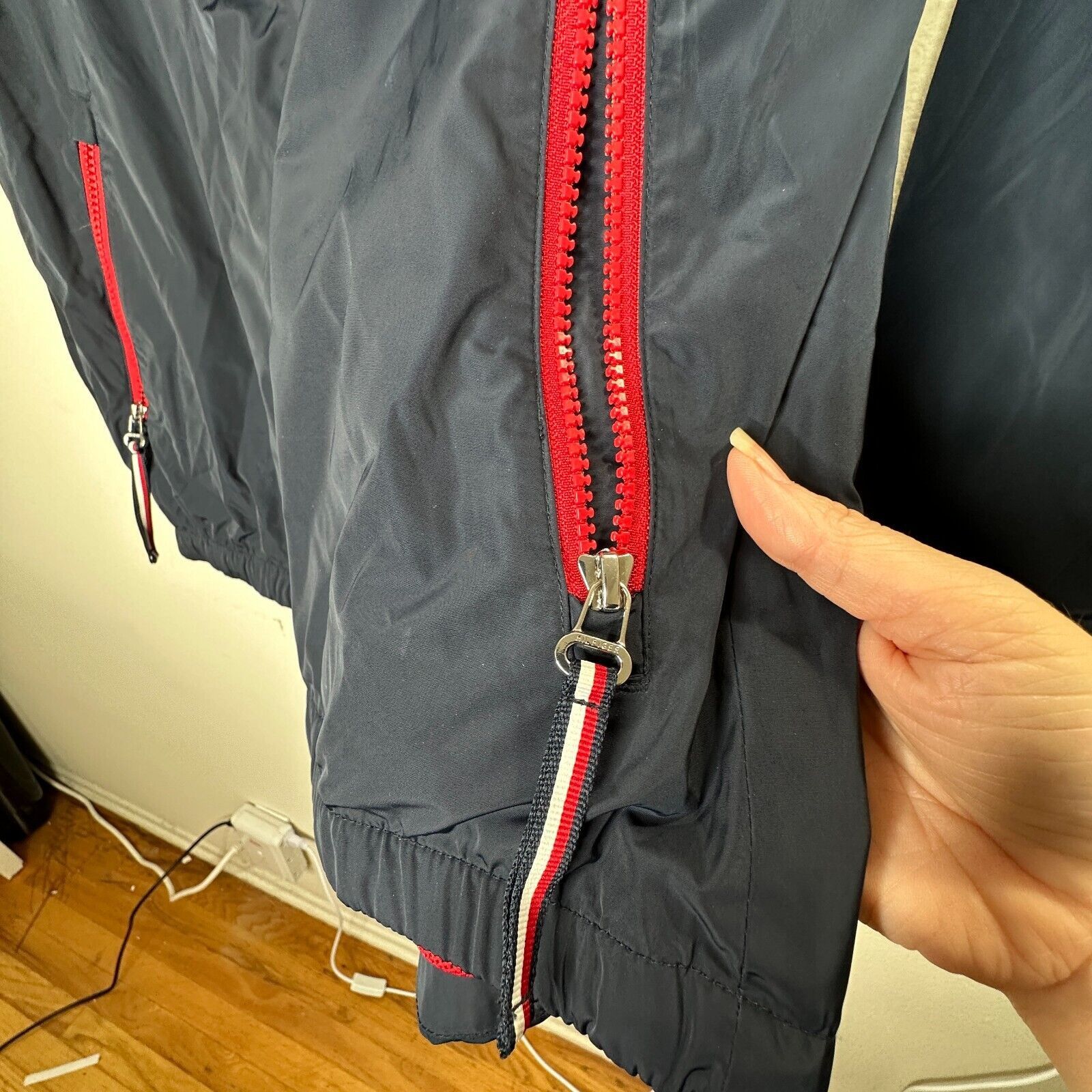 Tommy Hilfiger Tommy Hilfinger Navy Hooded Long Sleeve Zip Windbreaker S Size S / US 4 / IT 40 - 4 Thumbnail