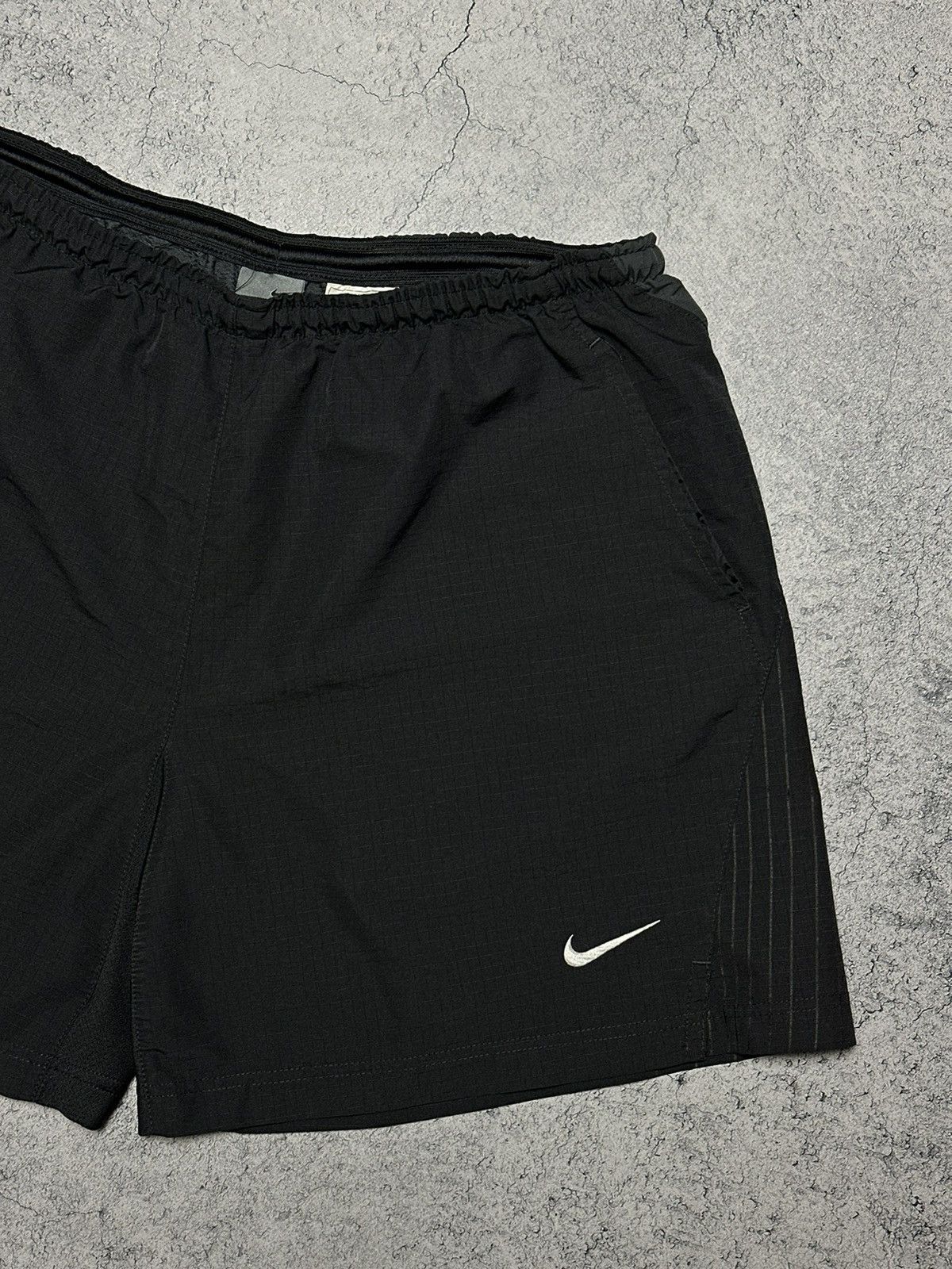 Vintage Vintage Nike Swoosh Shorts Size US 34 / EU 50 - 3 Thumbnail