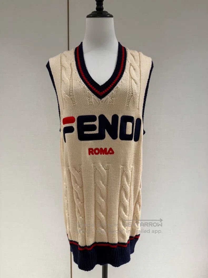 Fendi Fendi Embroidered Knit Sweater Size US M / EU 48-50 / 2 - 1 Thumbnail