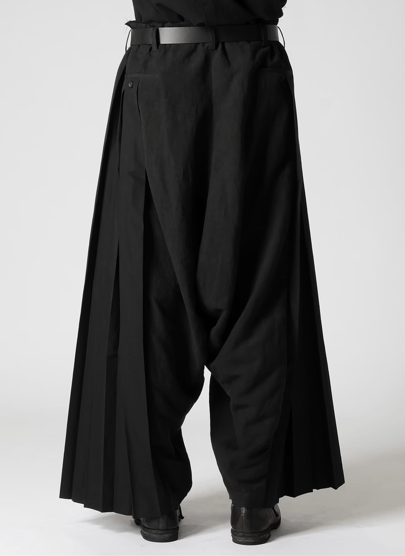 Yohji Yamamoto Yohji Yamamoto Pour Homme - PLEATED SAROUEL PANTS Size US 30 / EU 46 - 4 Thumbnail