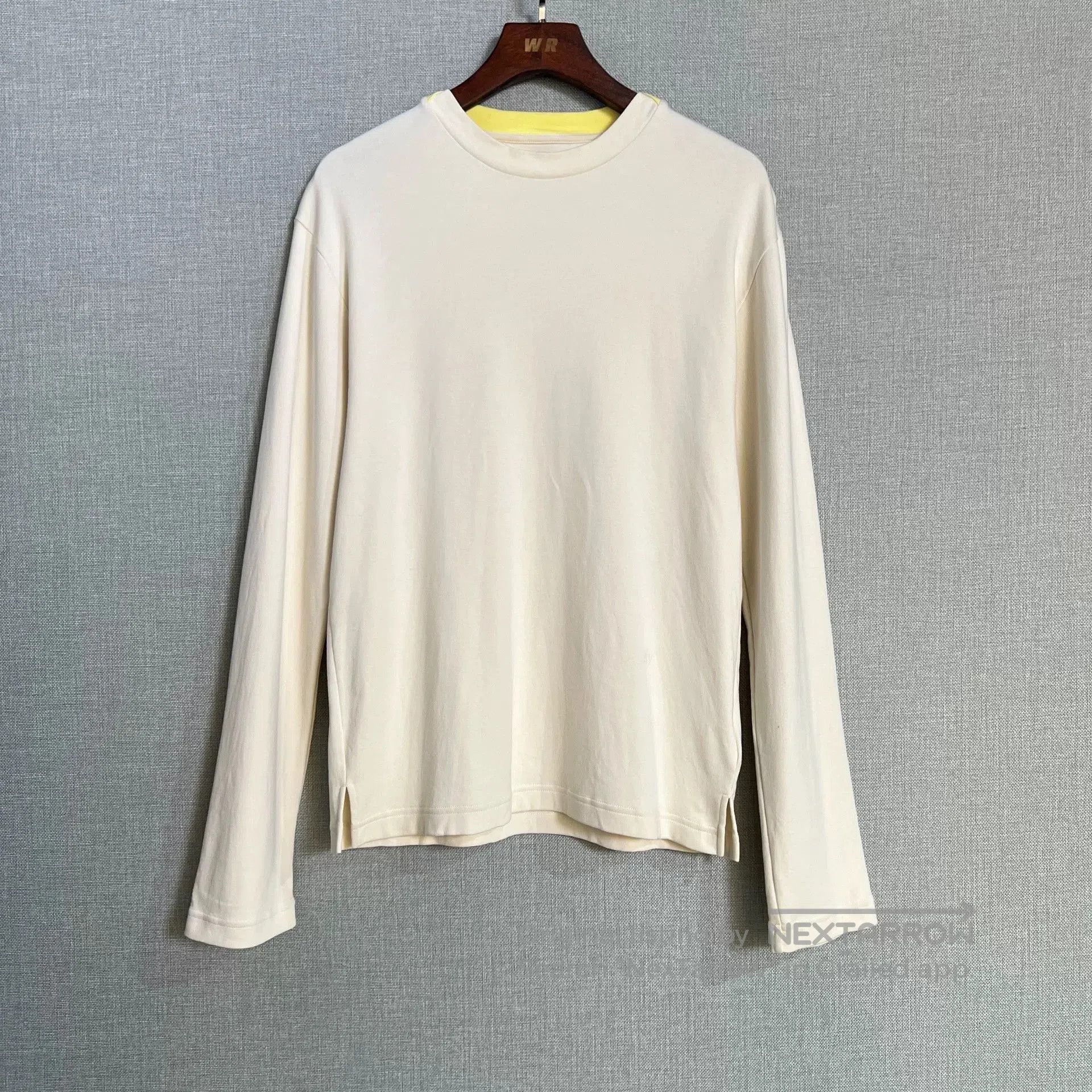 Bottega Veneta Bottega Veneta Embroidered Logo Split Collar Top. Size XS / US 0-2 / IT 36-38 - 1 Thumbnail