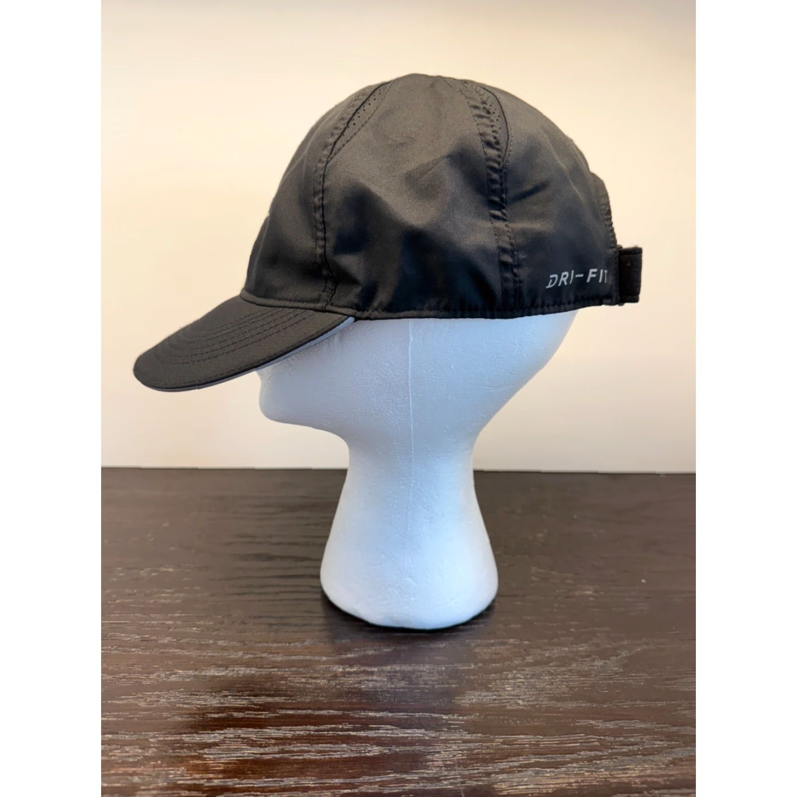 Nike Nike Hat Women One Size Black Dri-Fit Featherlight Strapback Run Tennis Size ONE SIZE - 5 Thumbnail