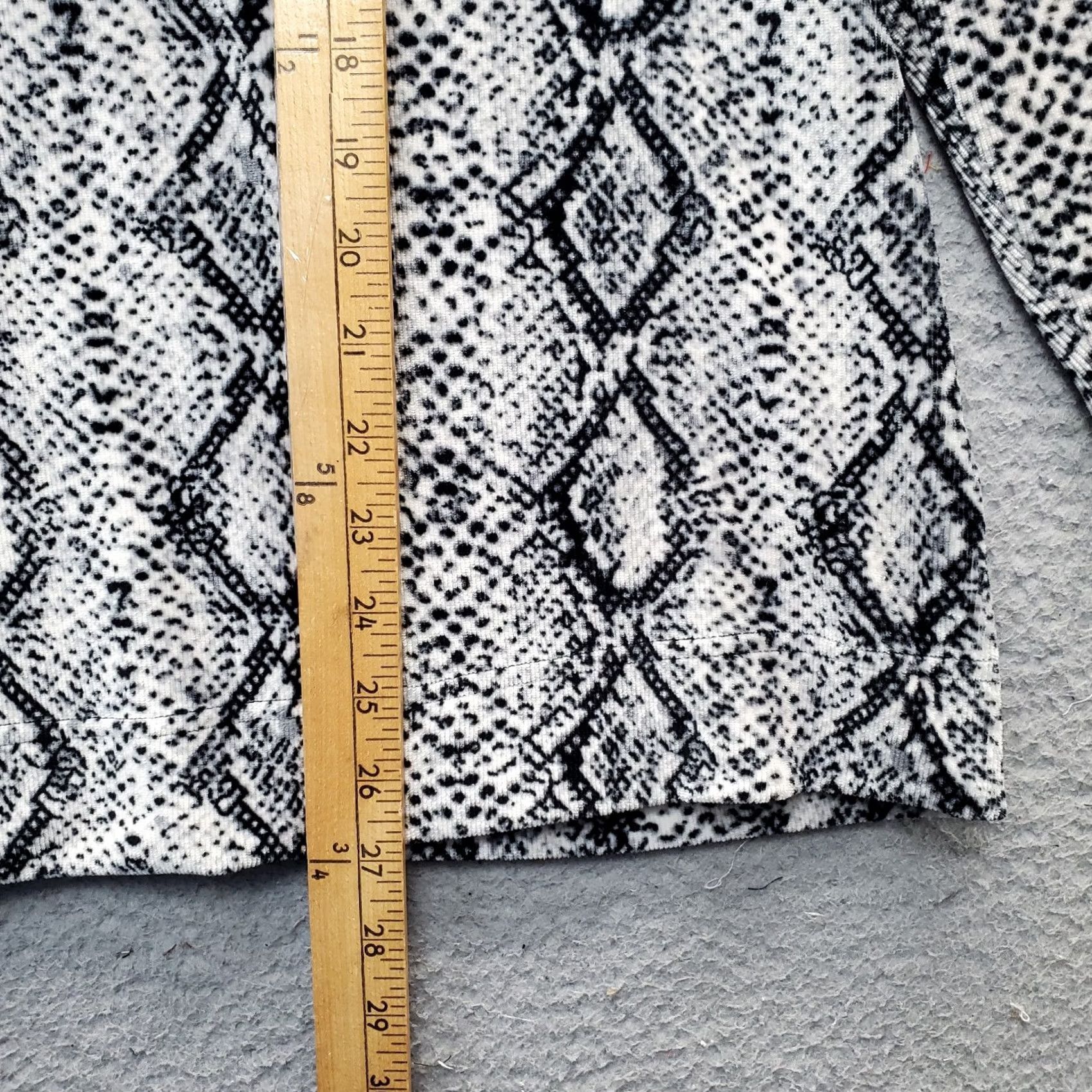 Vintage Susan Graver Weekend Tunic Top Womens PM Multi Snake Print Cowl Neck Knotted? Size M / US 6-8 / IT 42-44 - 5 Thumbnail