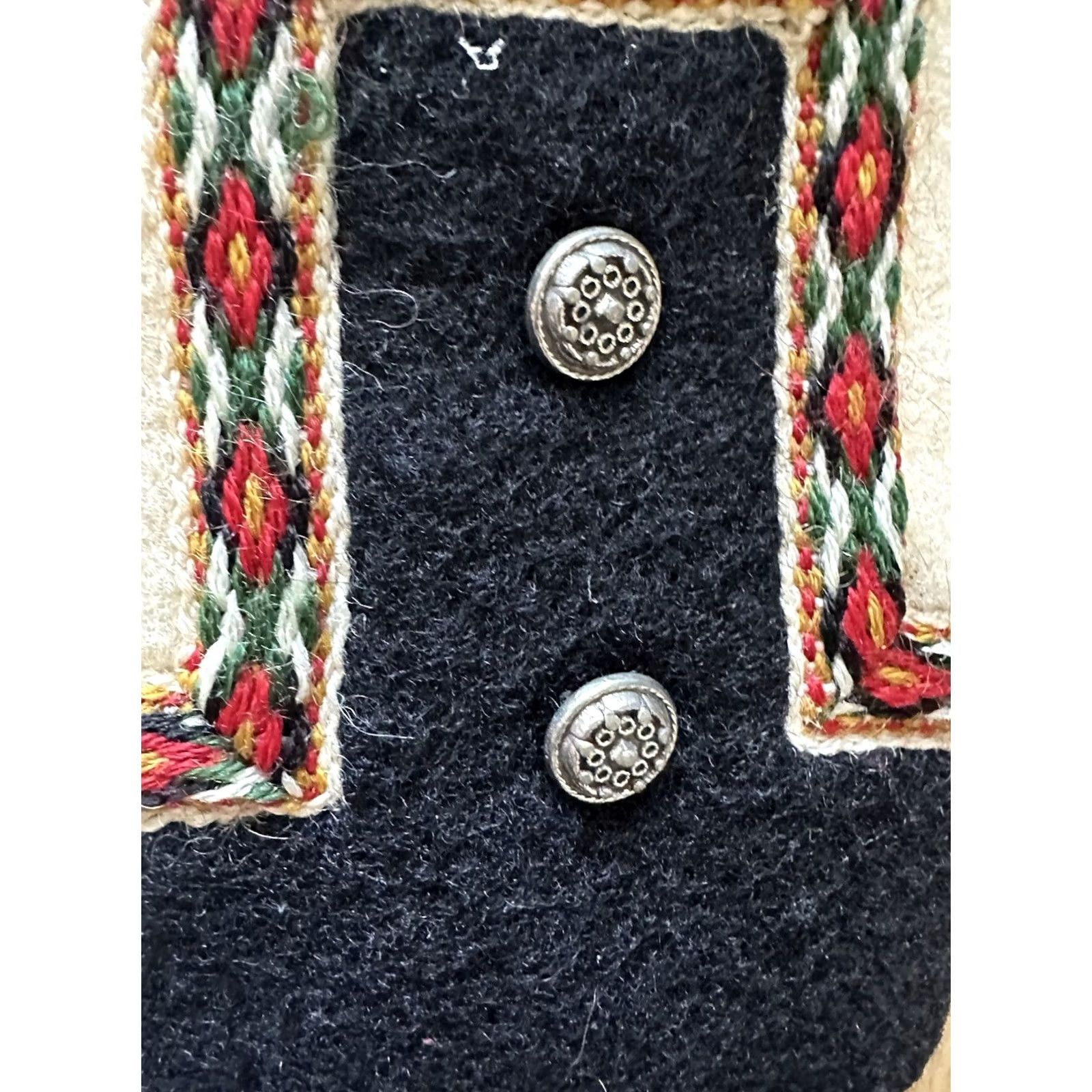 Vintage VINTAGE Evebofoss Firda Nordic Wool Sweater Cardigan Jacket Pewter Clasps Norway Jacket Womens S Ivory Cream Red Green Size S / US 4 / IT 40 - 6 Thumbnail