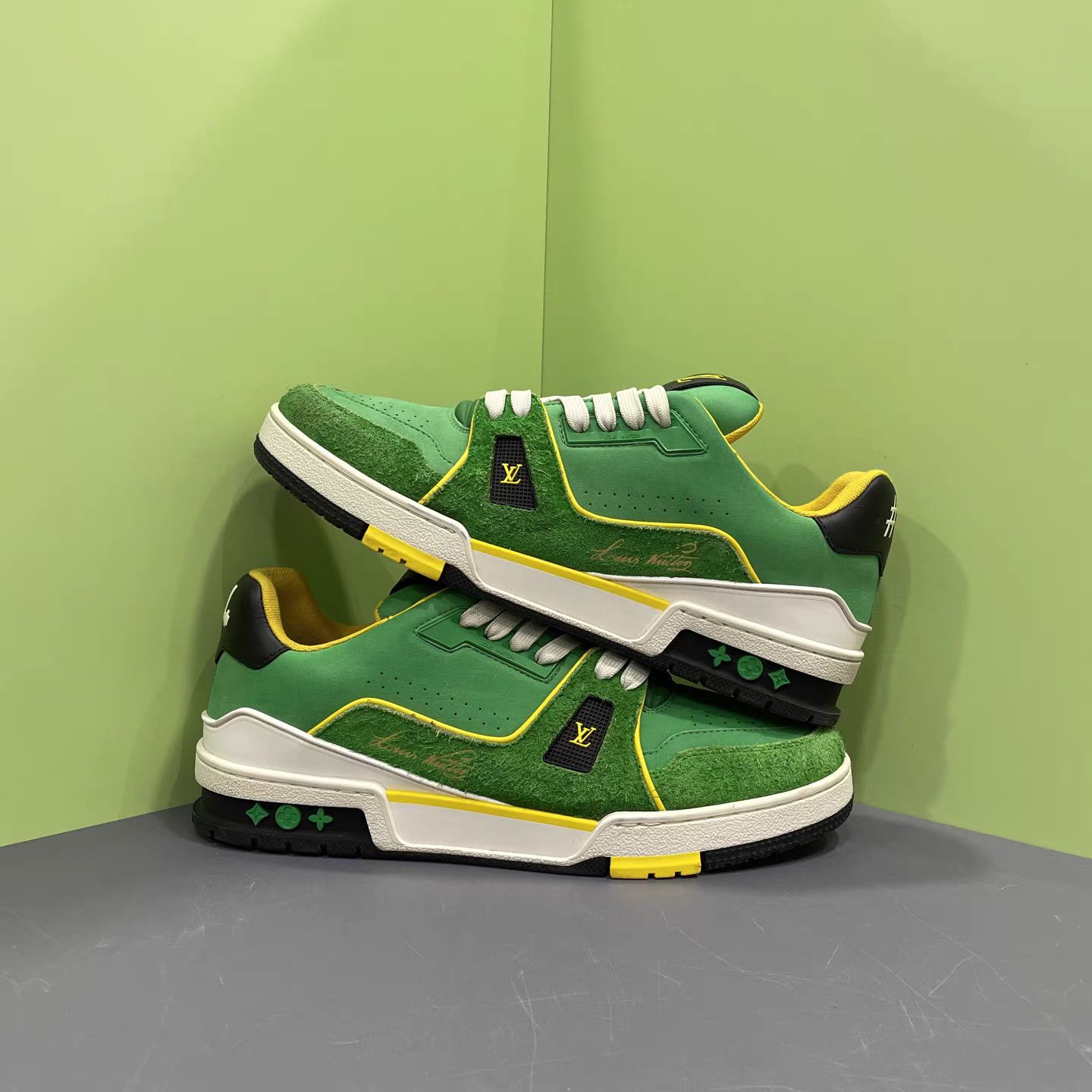 Louis Vuitton LOUIS VUITTON LV Trainer #54 Yellow Green Oregon K15 Size US 8 / EU 41 - 4 Thumbnail