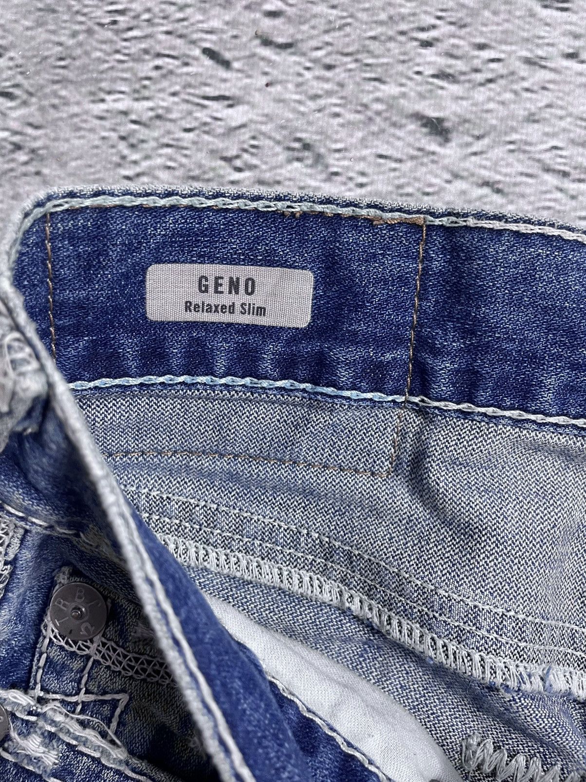 True Religion True Religion Geno blue jeans white stitching Size US 28 / EU 44 - 2 Thumbnail