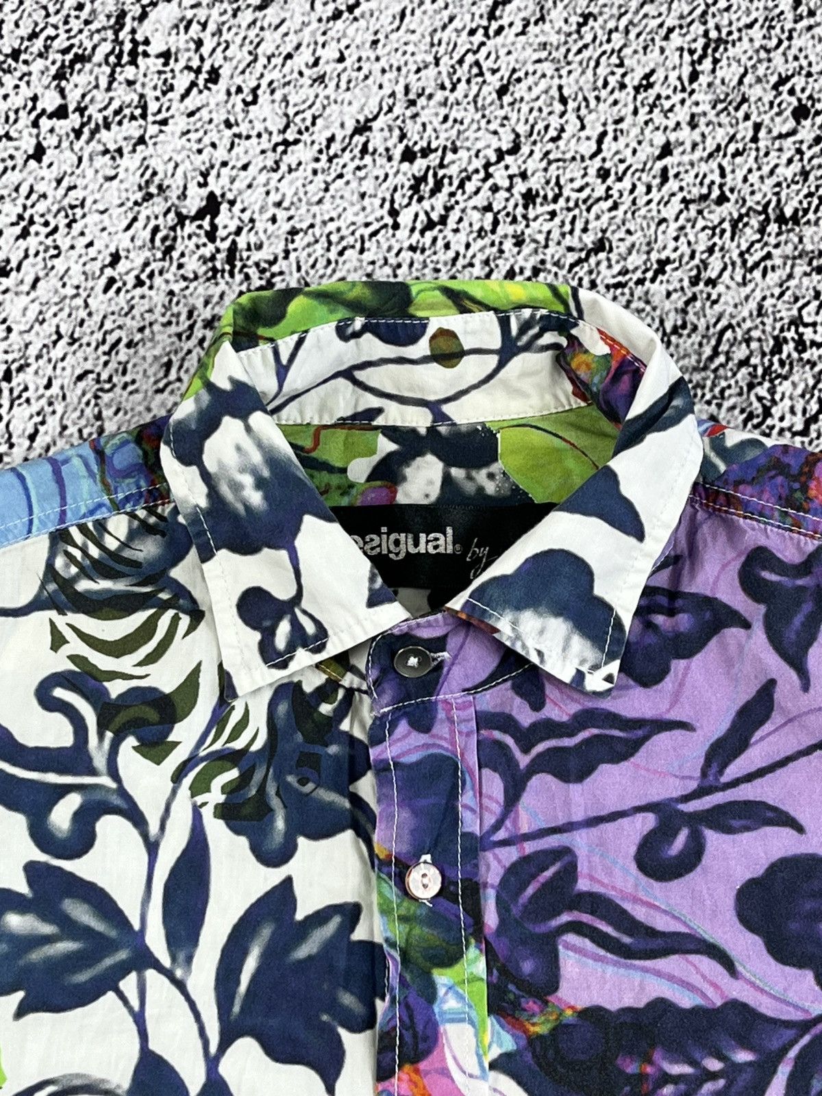 Vintage Vintage Y2K Desigual all over abstract shirt streetwear M Size US M / EU 48-50 / 2 - 5 Thumbnail