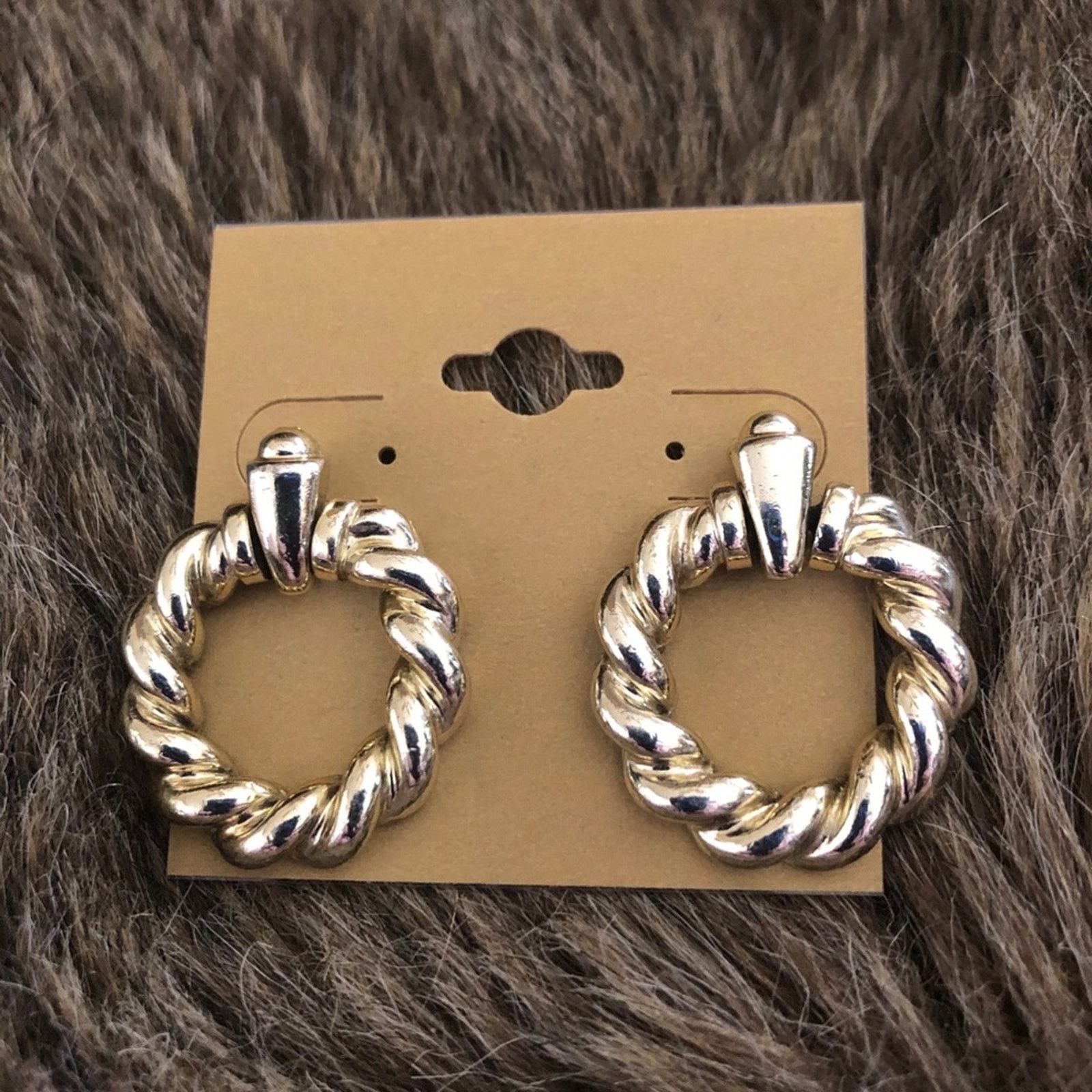 Vintage Vintage gold tone wreath style pierced earrings Size ONE SIZE - 2 Thumbnail