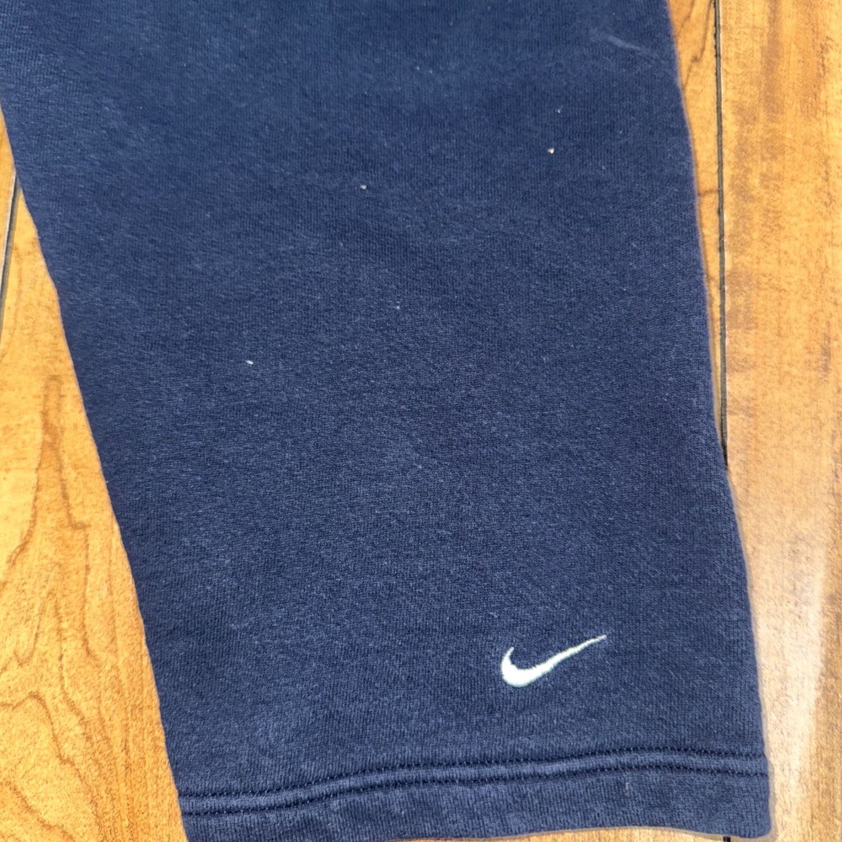 Nike VINTAGE Nike Wide Leg Sweatpants Navy Blue XL 34x32 Silver Tag Mens Regular Sweatpants Nike Wide Leg Blue 90s (if applicable) Size US 36 / EU 52 - 6 Thumbnail