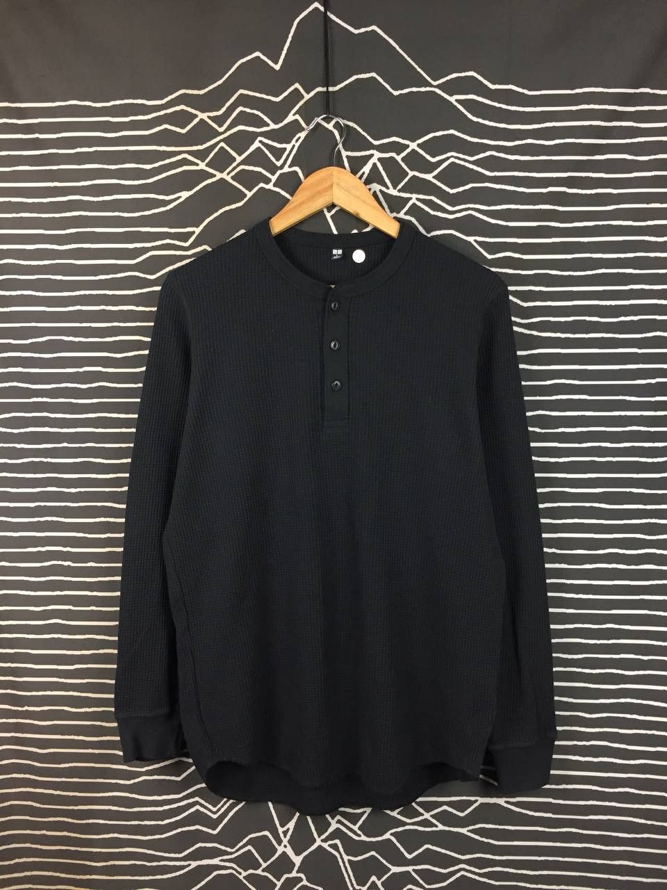 Uniqlo Uniqlo Waffle Knit Henley Long Sleeve Tee Size L Size US L / EU 52-54 / 3 - 2 Thumbnail