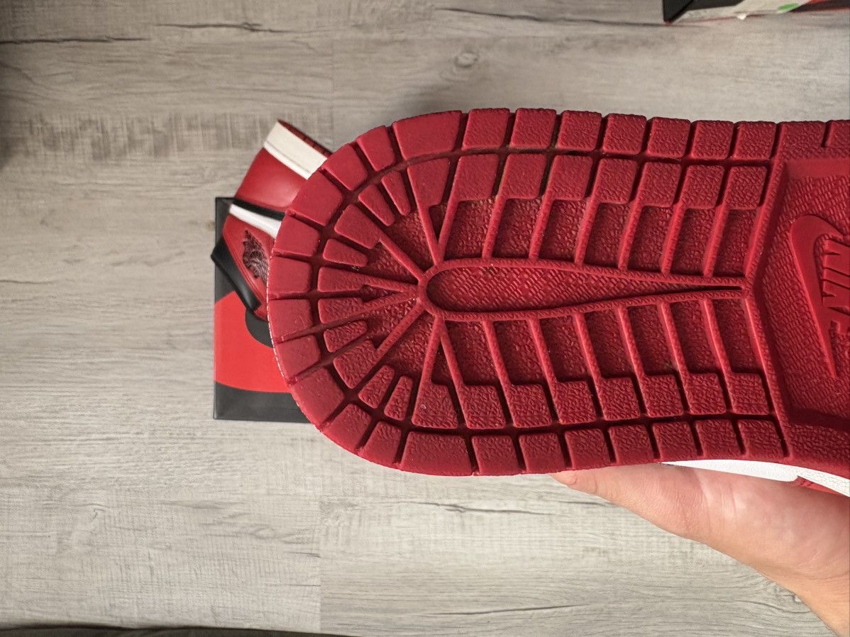 Jordan Brand Jordan 1 Chicago (2015) Size US 9.5 / EU 42-43 - 6 Thumbnail