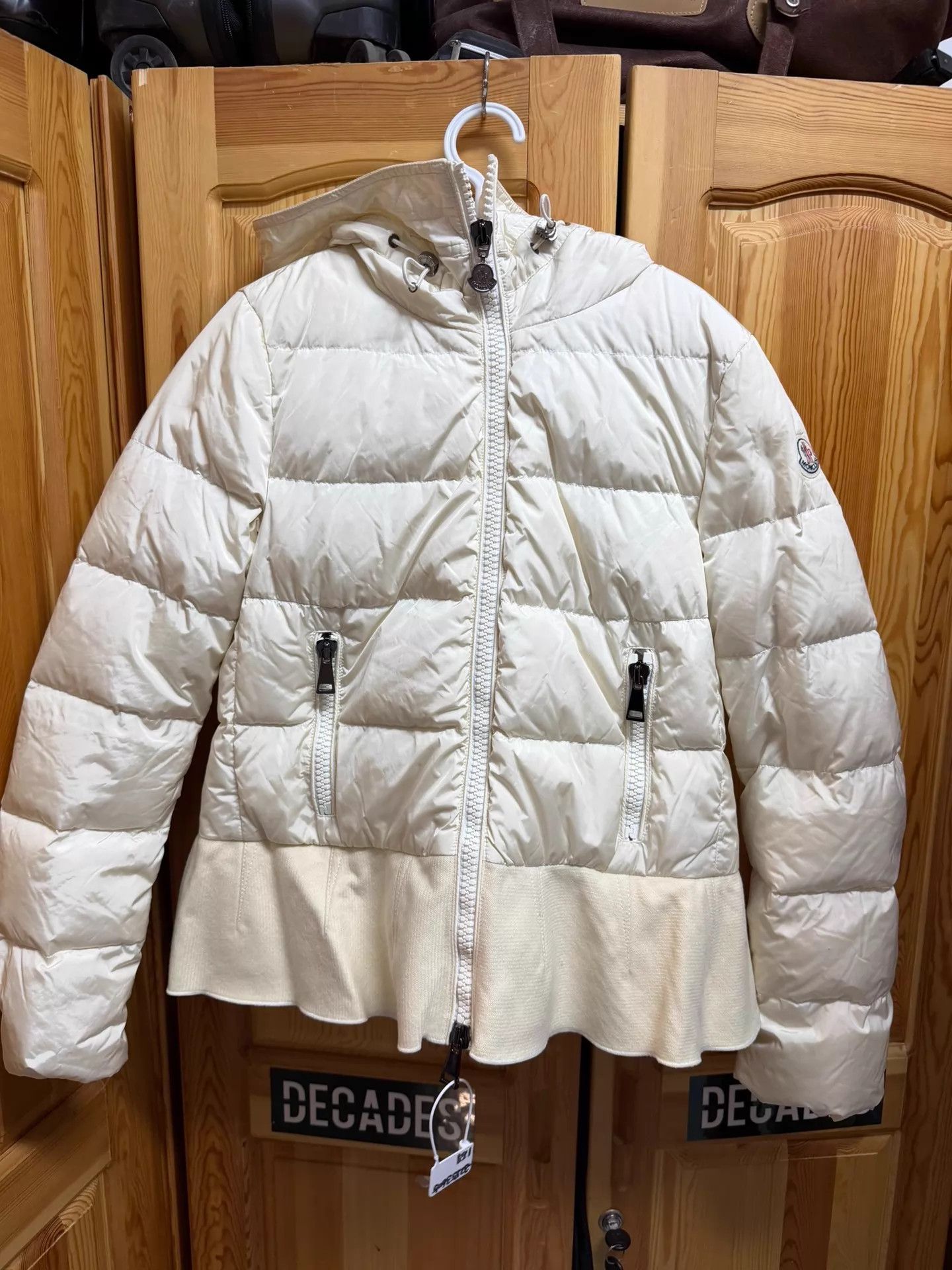 Moncler Moncler White Ruffled Down Jacket 1 Size S / US 4 / IT 40 - 1 Thumbnail