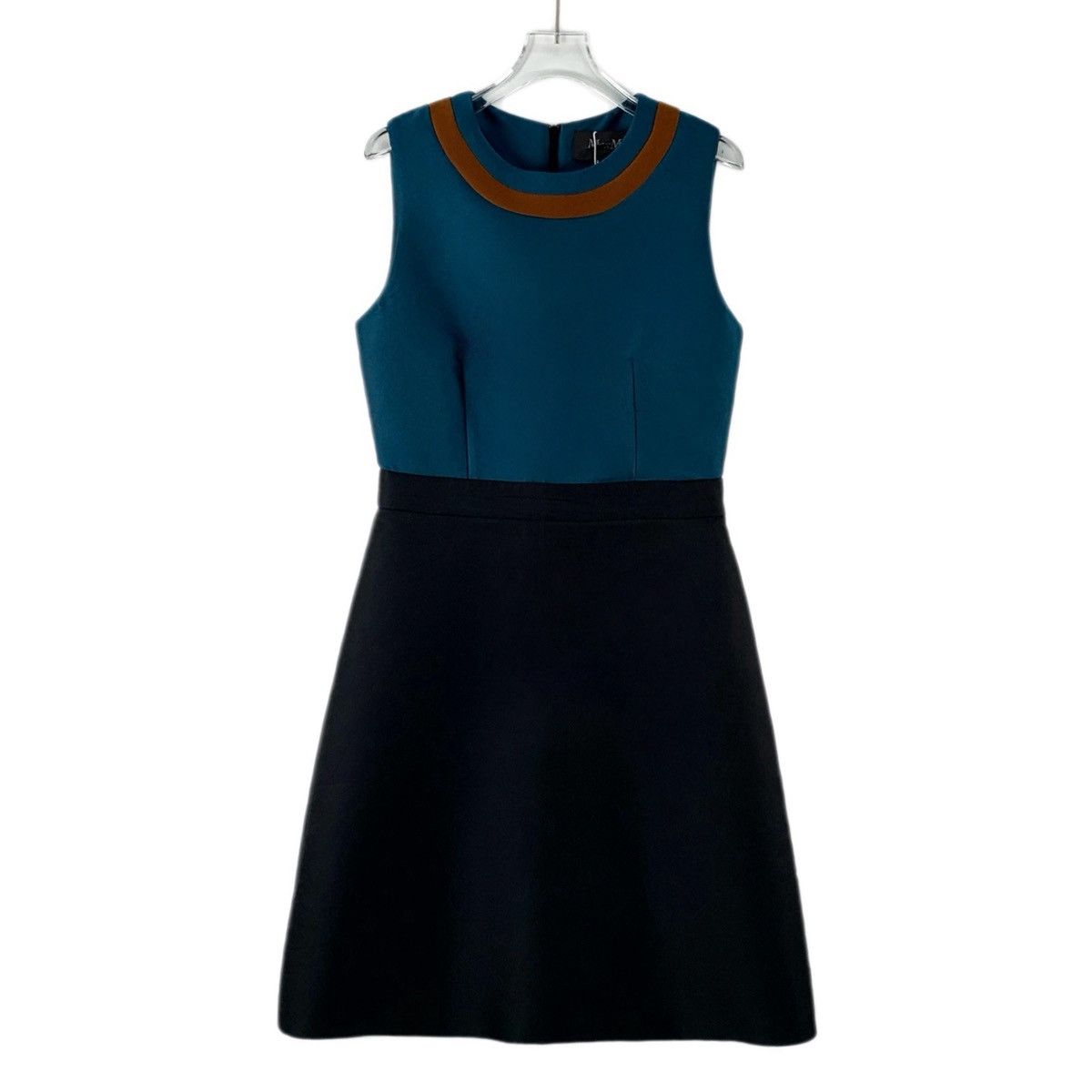 Max Mara Maxmara Color-blocked Crew Neck Sleeveless Dress K26WX Size M / US 6-8 / IT 42-44 - 1 Thumbnail