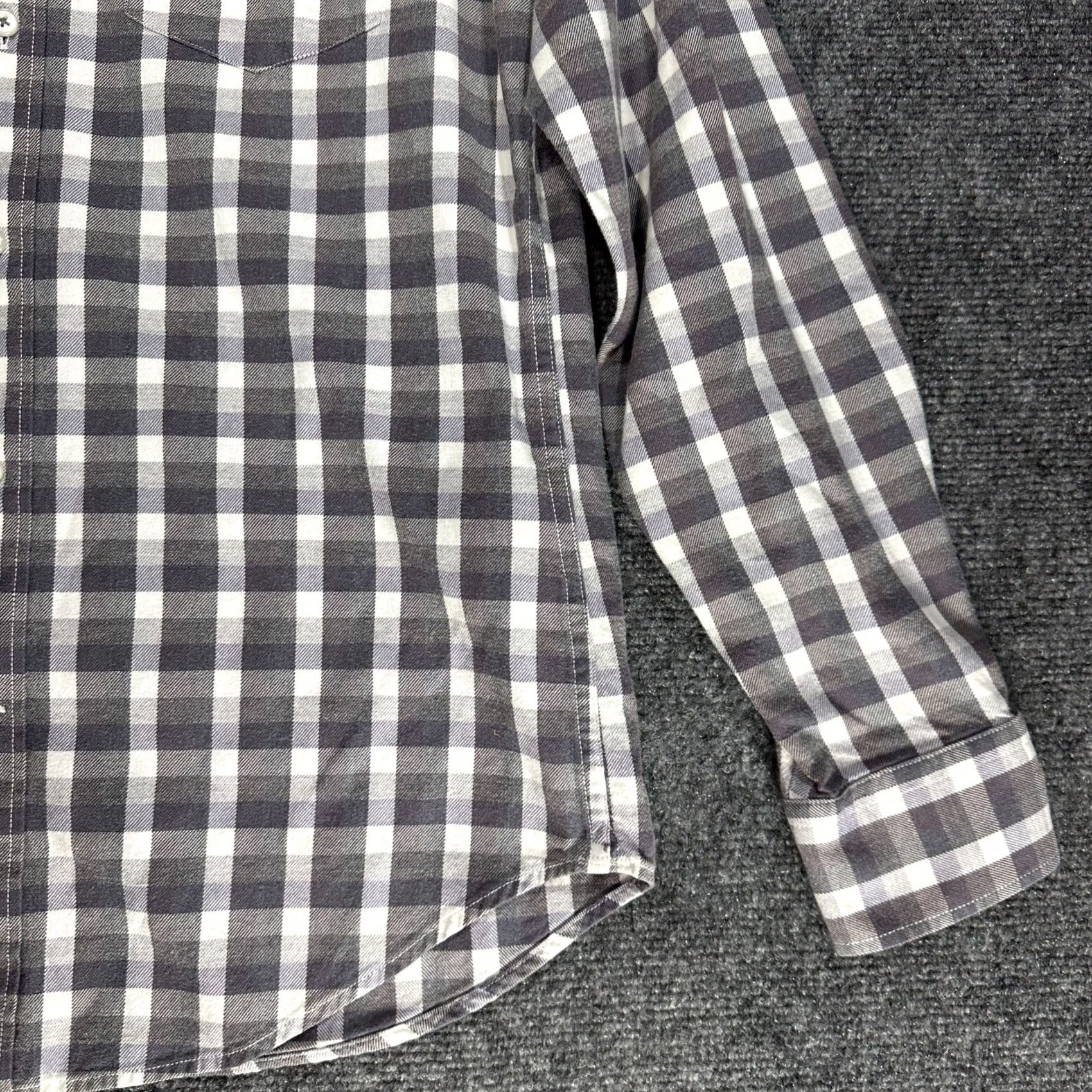 Banana Republic Banana Republic Shirt Mens S Luxe Flannel Button-Down Cotton Gray Check Slim Pocketed Size US S / EU 44-46 / 1 - 3 Thumbnail