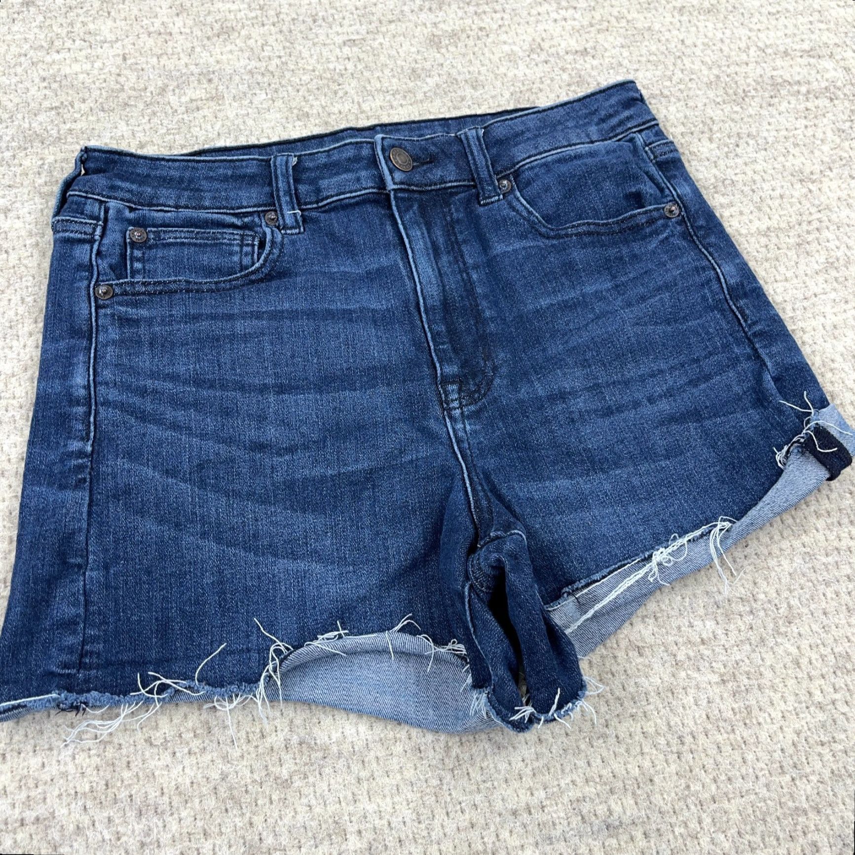American Eagle Outfitters American Eagle Shorts Women 9 High Rise Cut Off Shortie Dark Jean Jorts Raw Hem Size 30" / US 8 / IT 44 - 7 Thumbnail