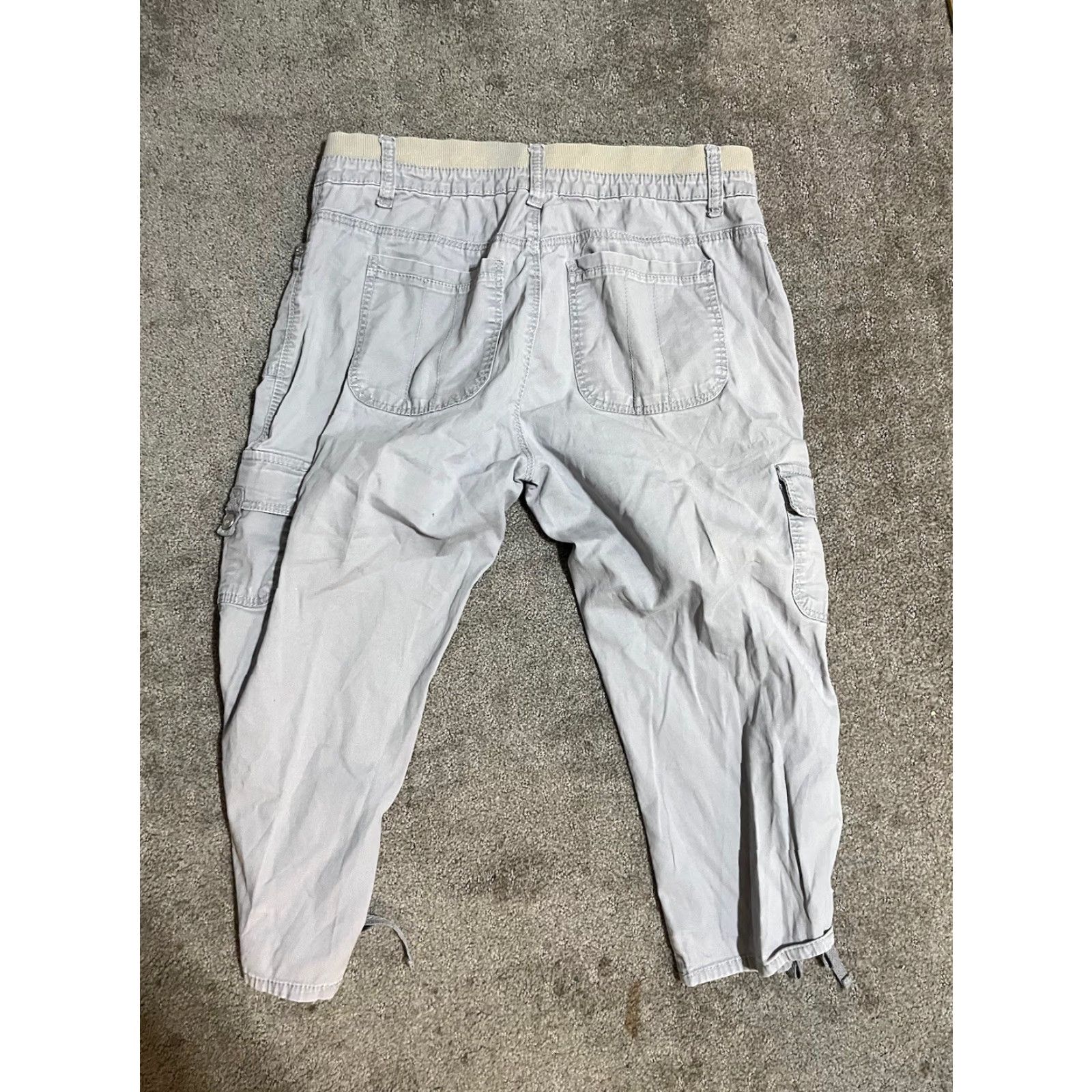 Gloria Vanderbilt Gloria Vanderbilt Capri Crop Pants Gray Solid 6P Petite Capri Benches? Size 28" / US 6 / IT 42 - 3 Thumbnail